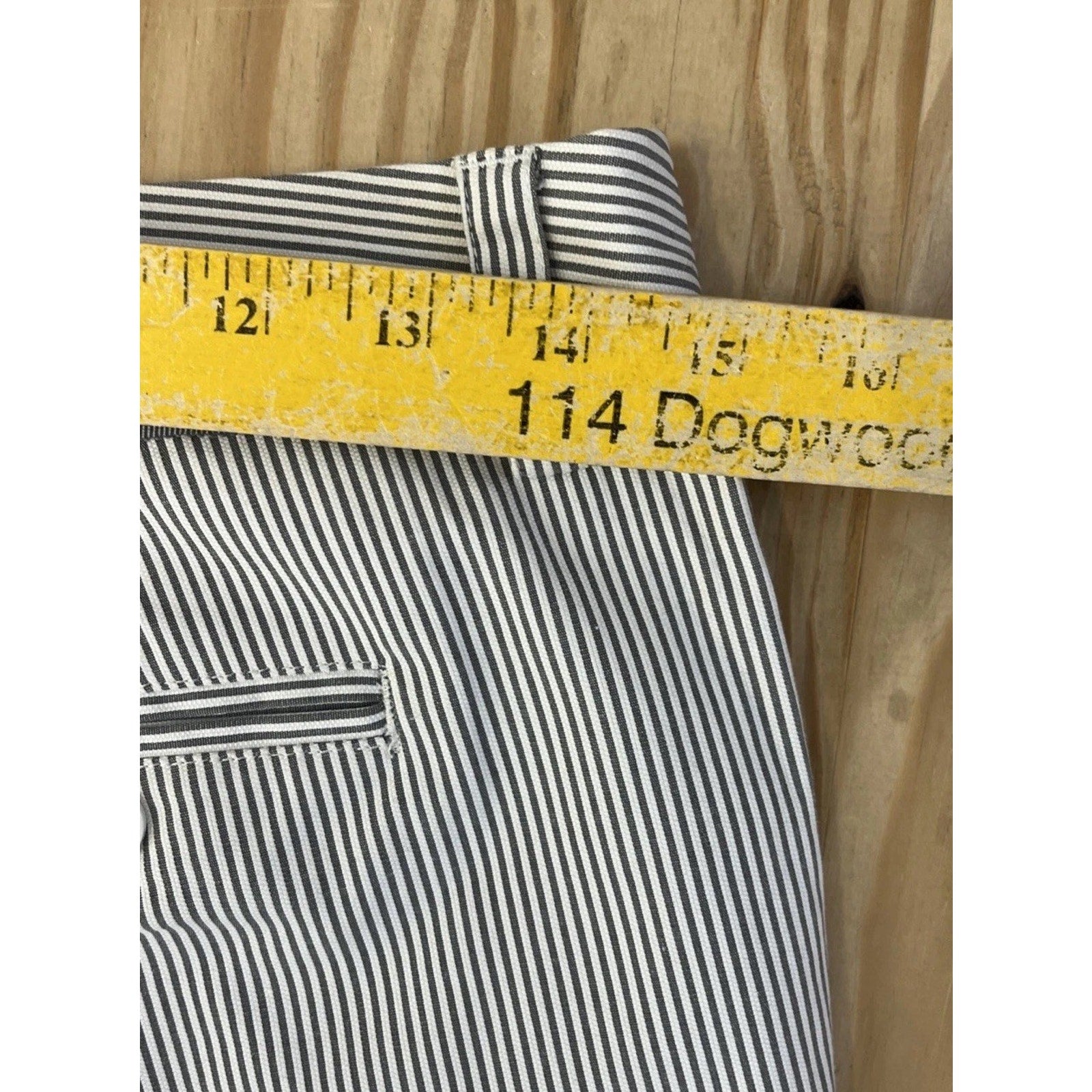 Banana Republic Ryan Fit Shorts Size 0 White and Grey Striped 29x11