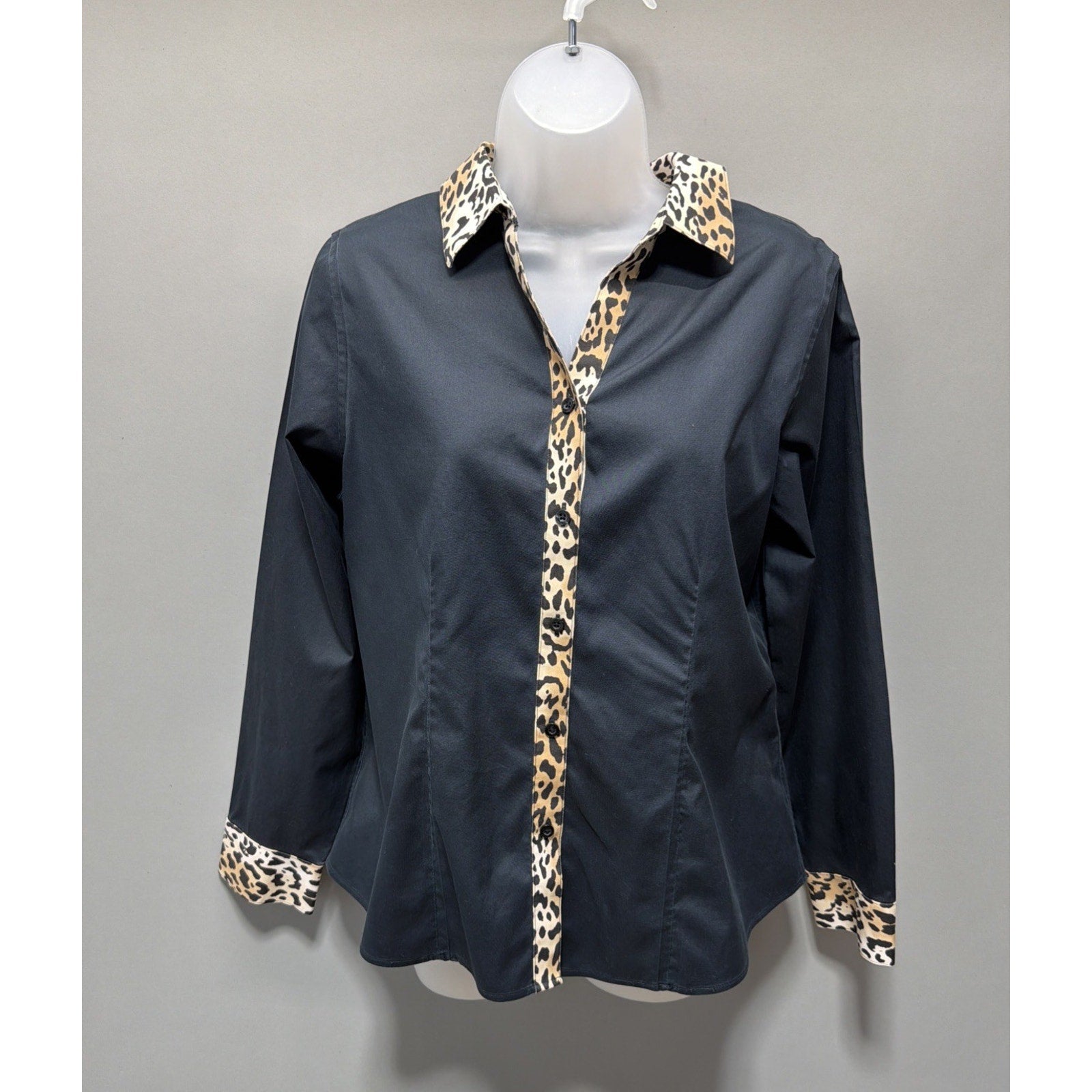 Chico's Blouse Womens Size 1 M Animal Print Button Up Non Iron Cotton Career