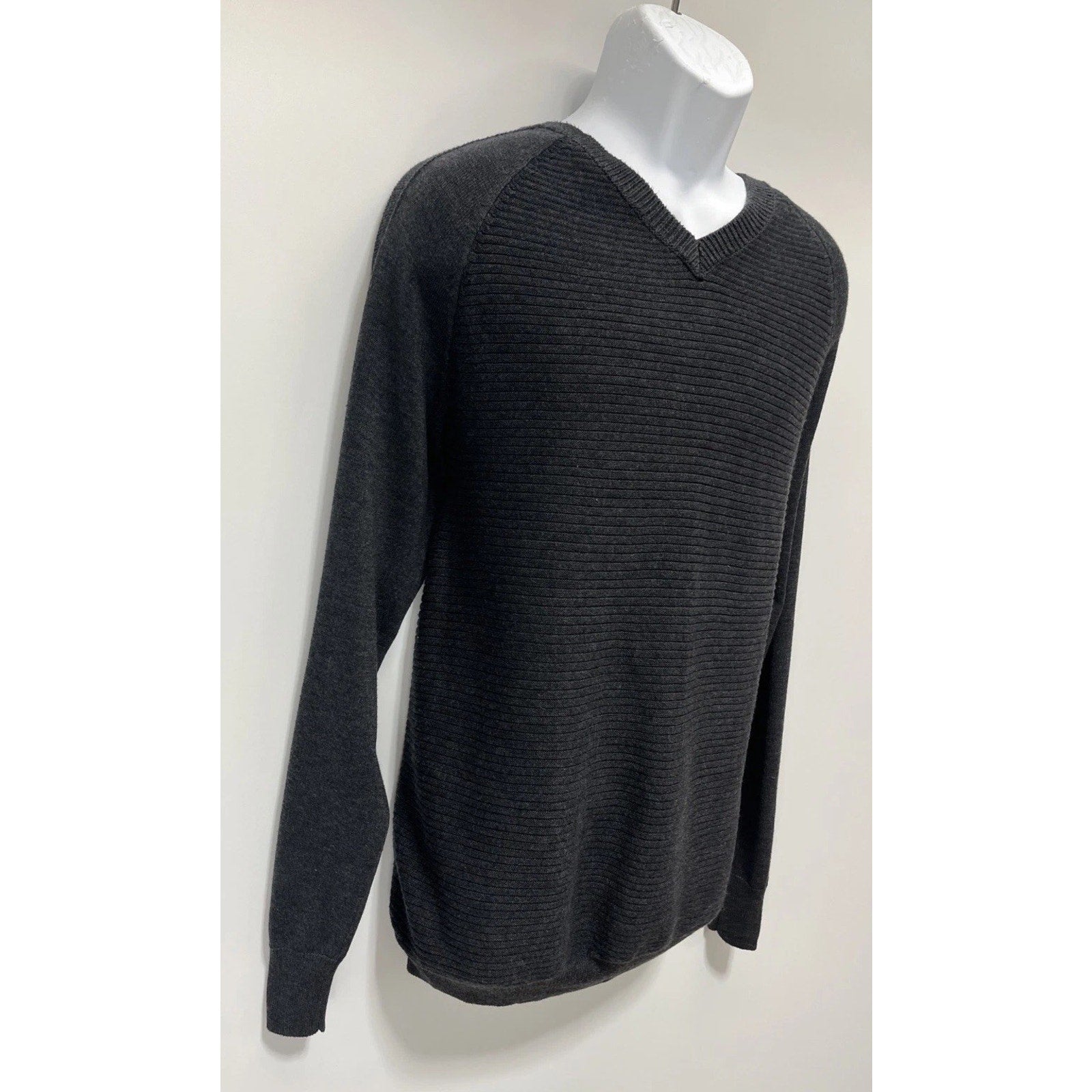 Calvin Klein men's size L pullover sweater gray v-neck long sleeve ribbed front