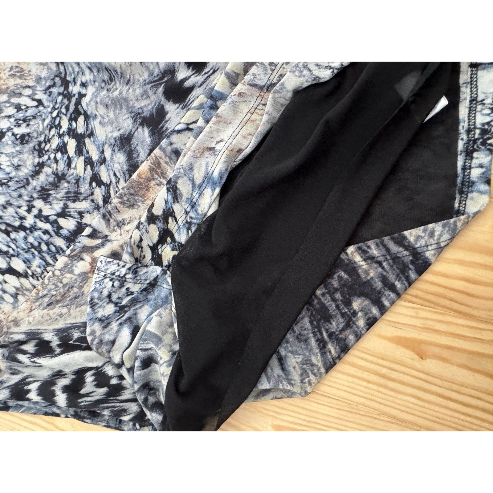 Cable And Gauge Top Women’s M Gray Brown Slinky Snakeskin Lined Tunic