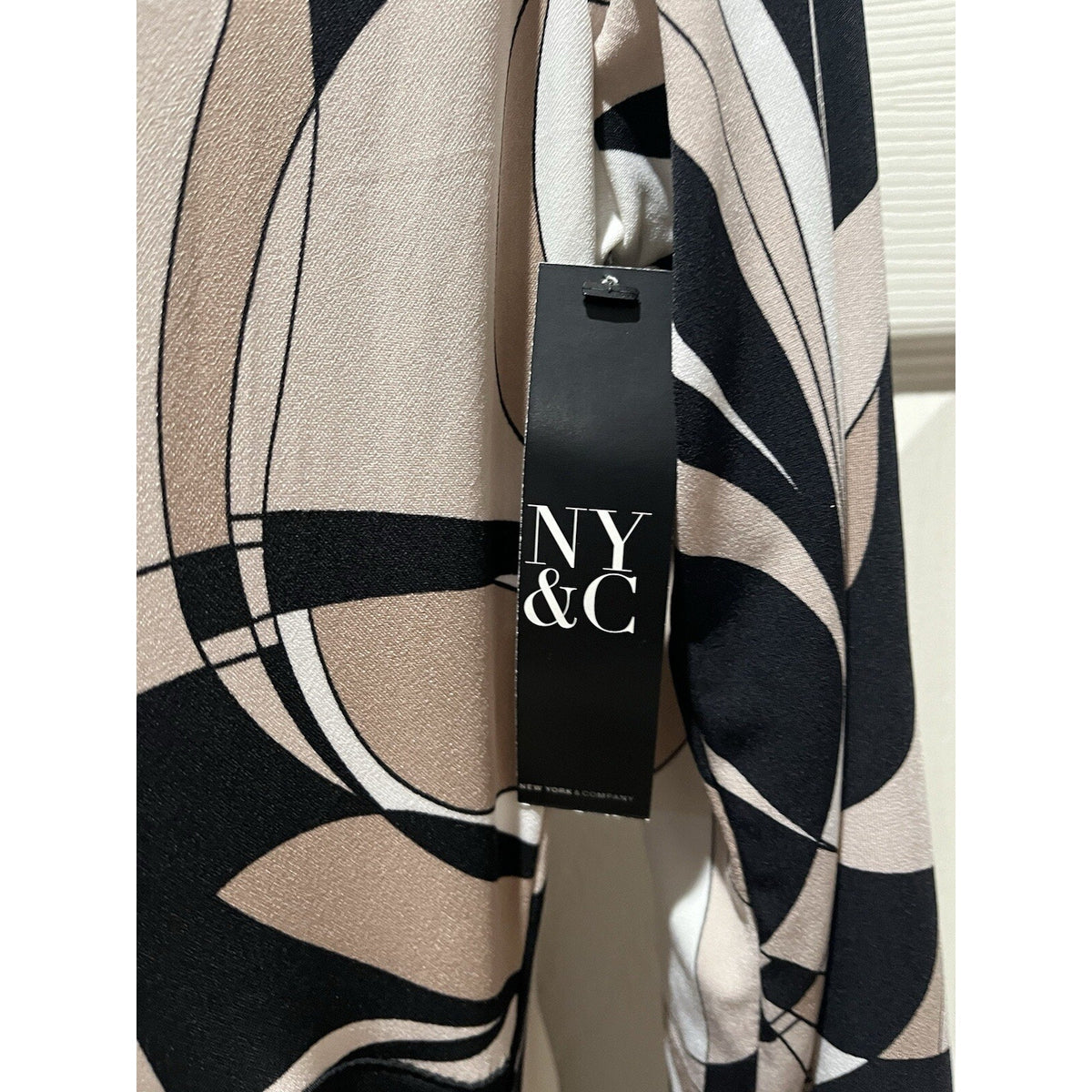 New York & Company Black/White/Beige Wrap Dress Tie Front Size Large NWT