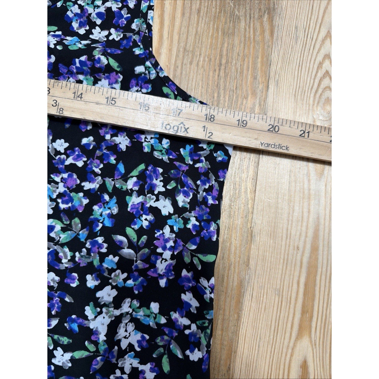 Express Blouse Size Medium Womens sleeveless Floral slit back Blouse