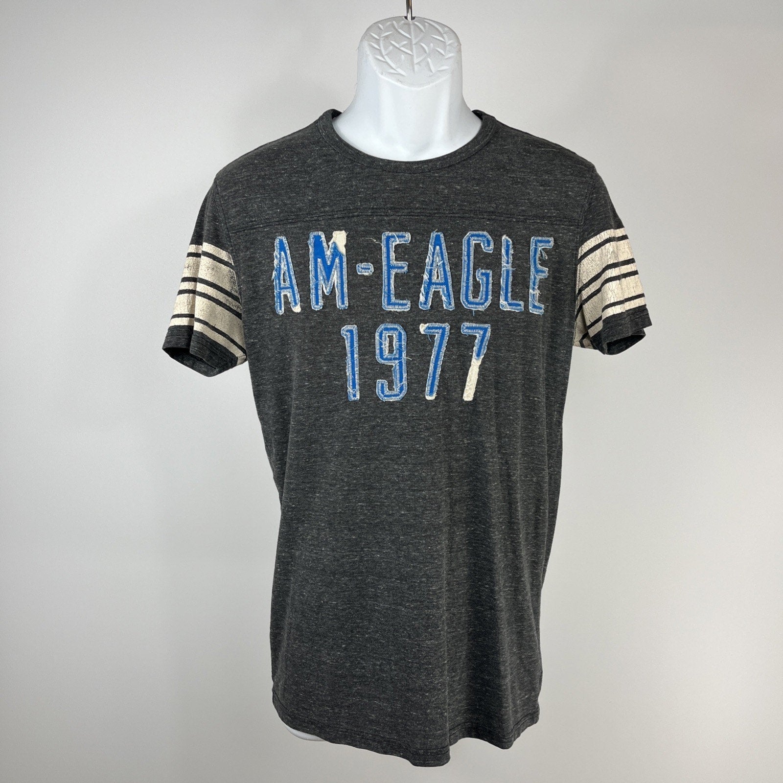American Eagle 1977 Outfitters Mens Graphic Gray T Shirt Size S Athletic Fit