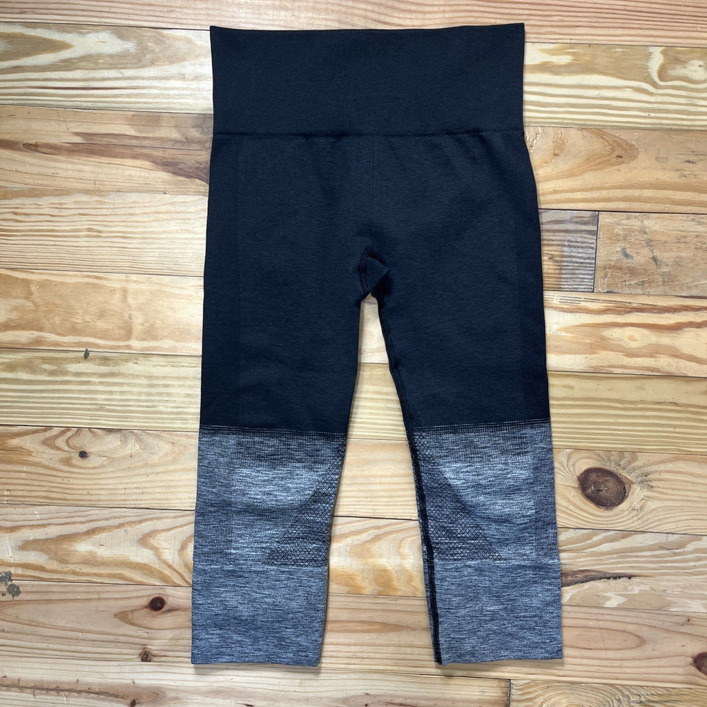 Lululemon Seamlessly Street Crop Heathered Black Size 4 EUC