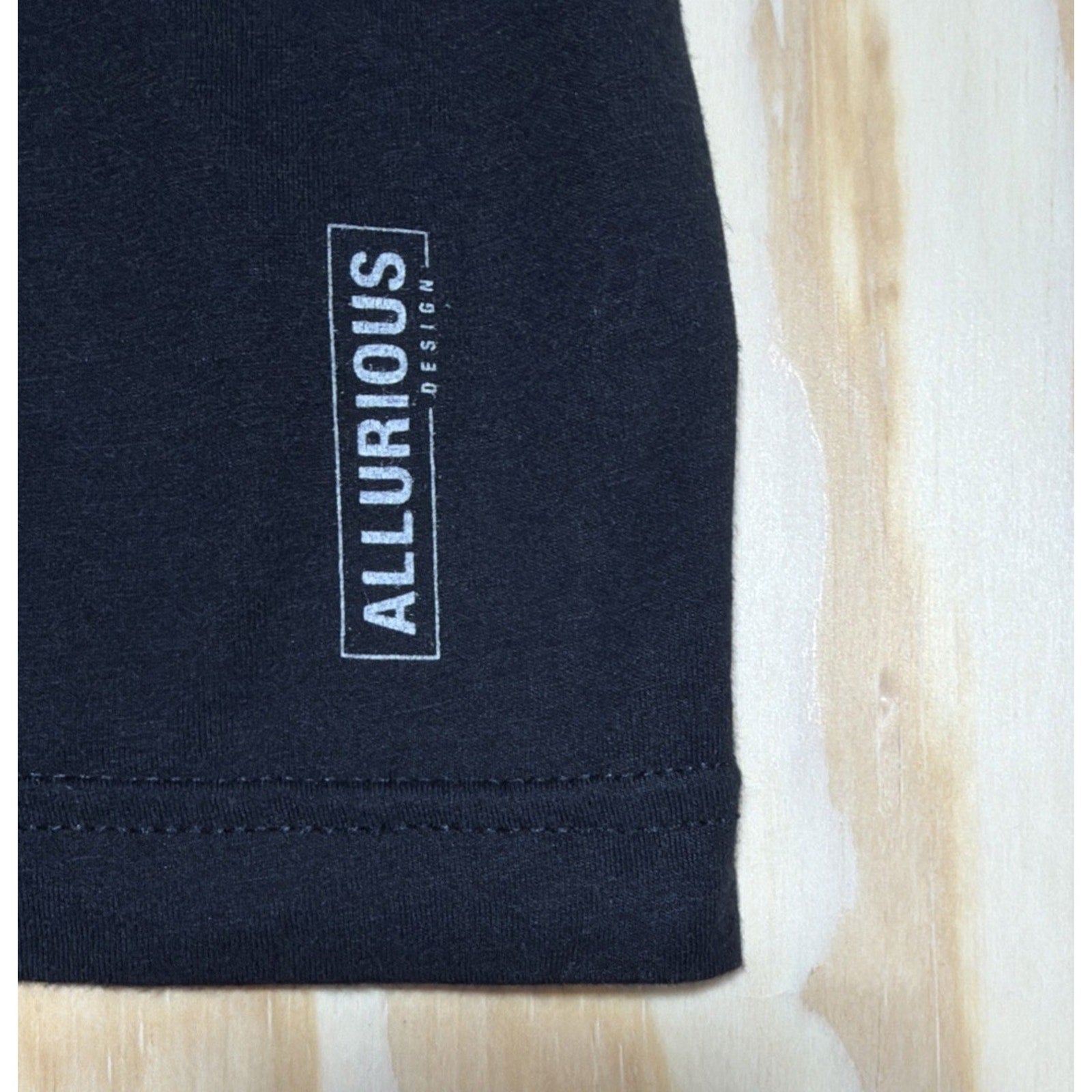 Memphis T-shirt City Theme Allurious Brand Size Large