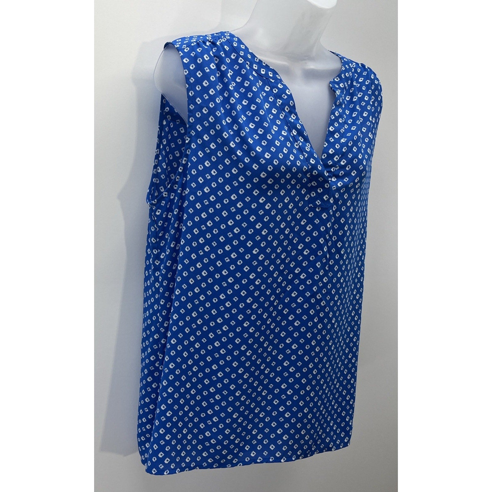 Chaus New York Women's Blue Sleeveless Top Blouse Shirt Size Large
