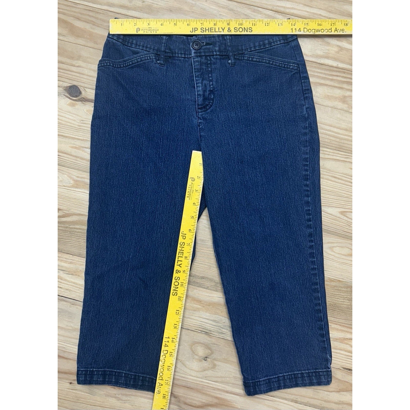 St. Johns Bay Womens High-Rise Blue Capri Jeans Size 4.