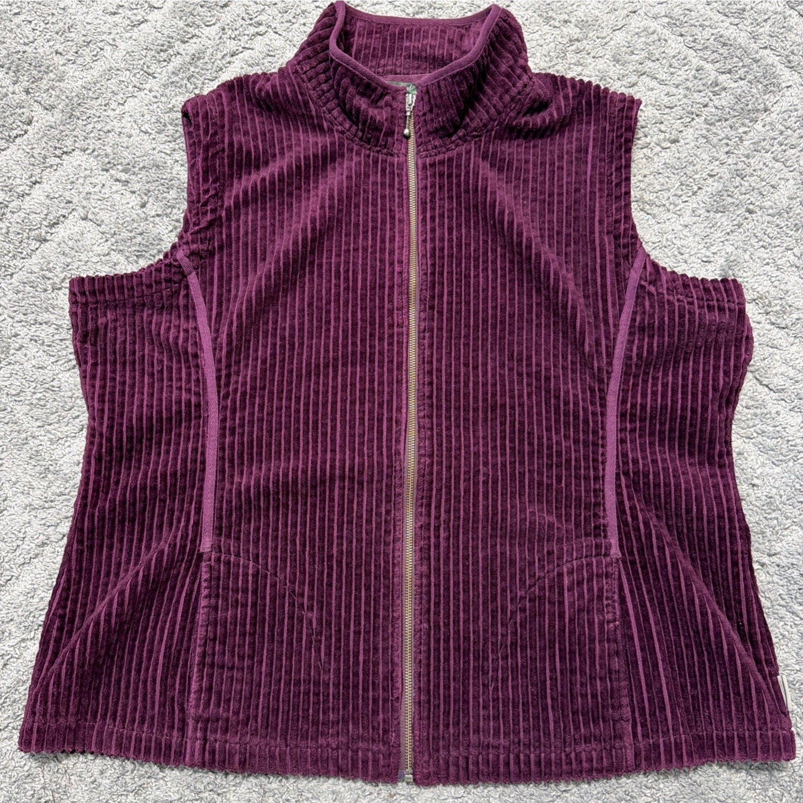 Woolrich Women’s Kinsdale Corduroy Vest in Blackberry 2XL