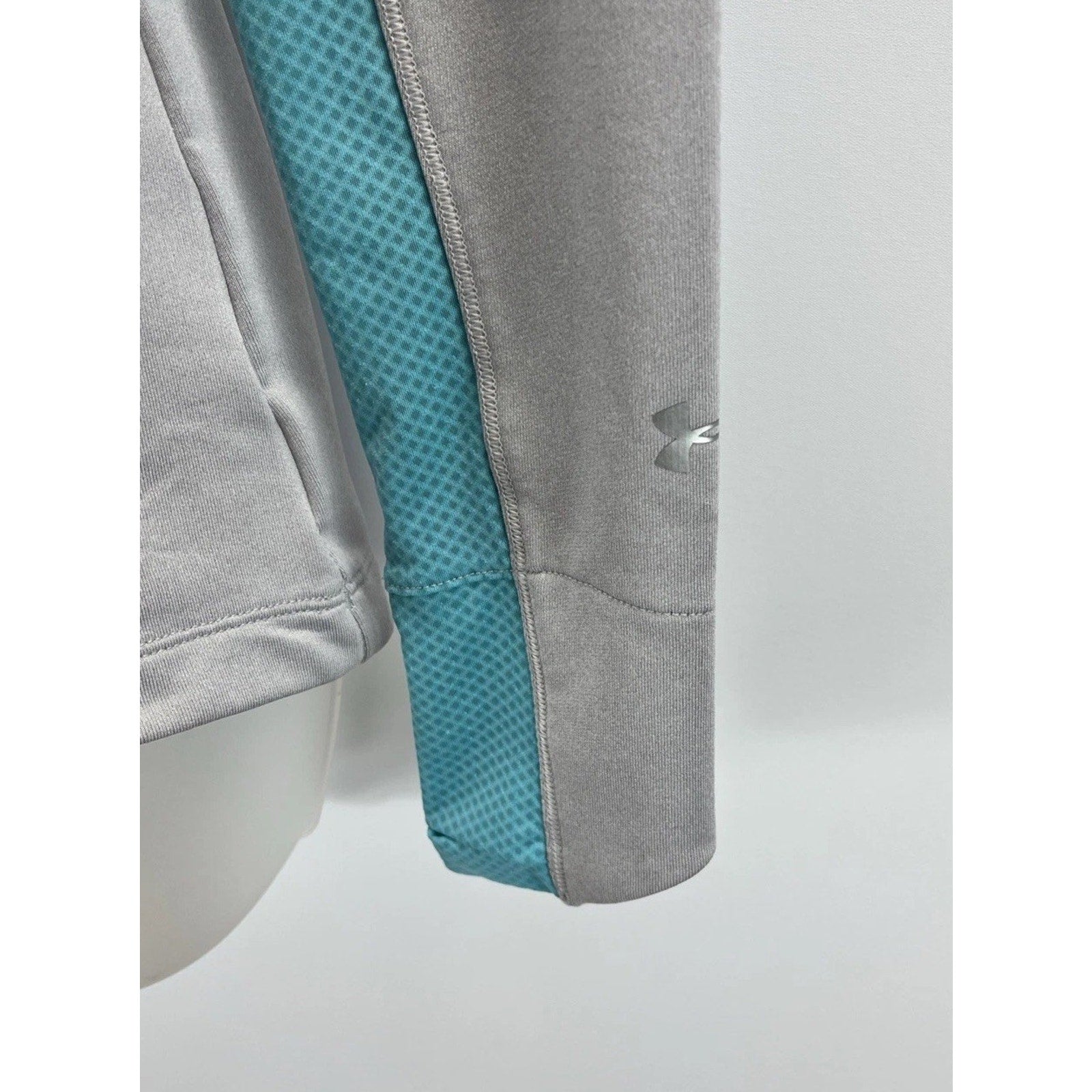 Under Armour Coldgear Shirt Womens Small 1/2 Zip Semi Fitted Minnesota West Gray