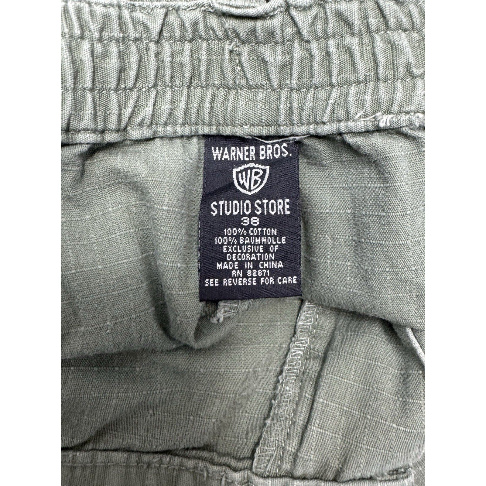 Vintage 1990’s Warner Bros. Rugged Outdoors Hiking Shorts Bugs Bunny Taz Mens 38
