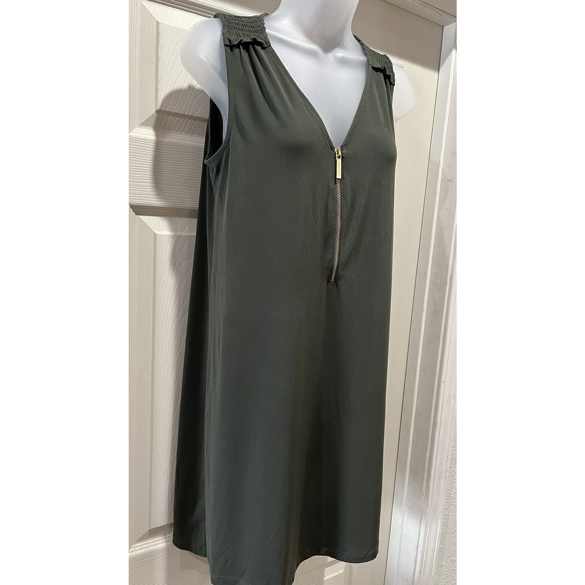 MICHAEL KORS SLEEVELESS V-NECK ZIP OLIVE GREEN STRETCH SHIFT DRESS SIZE S