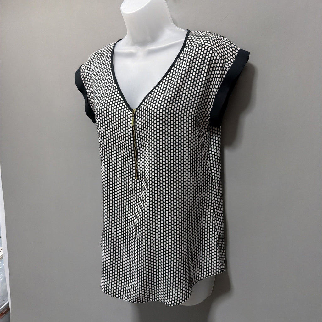 Express Top blouse shirt Black White Geometric Design Short Sleeve Zip Front XS
