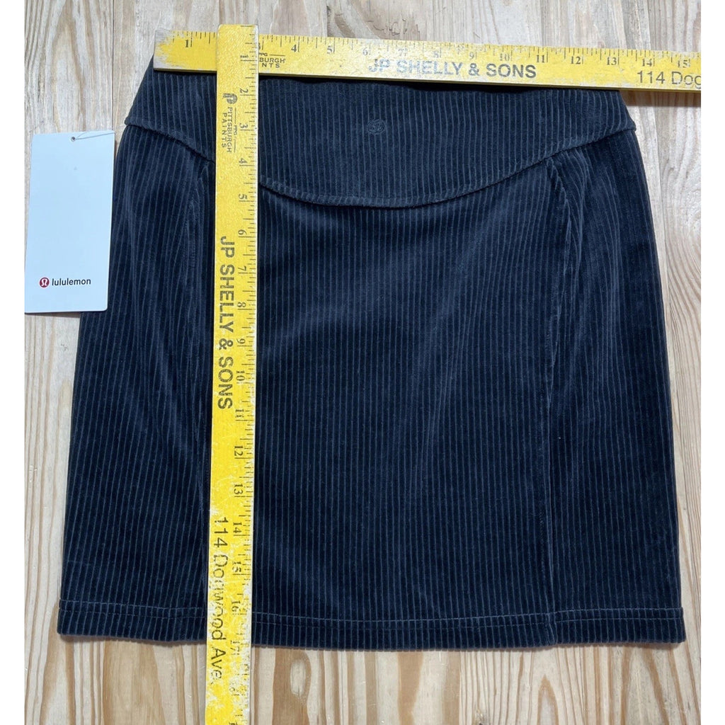 Lululemon Scuba Mid-Rise Mini Skirt Velvet Cord Black Women's Size 4 NWT