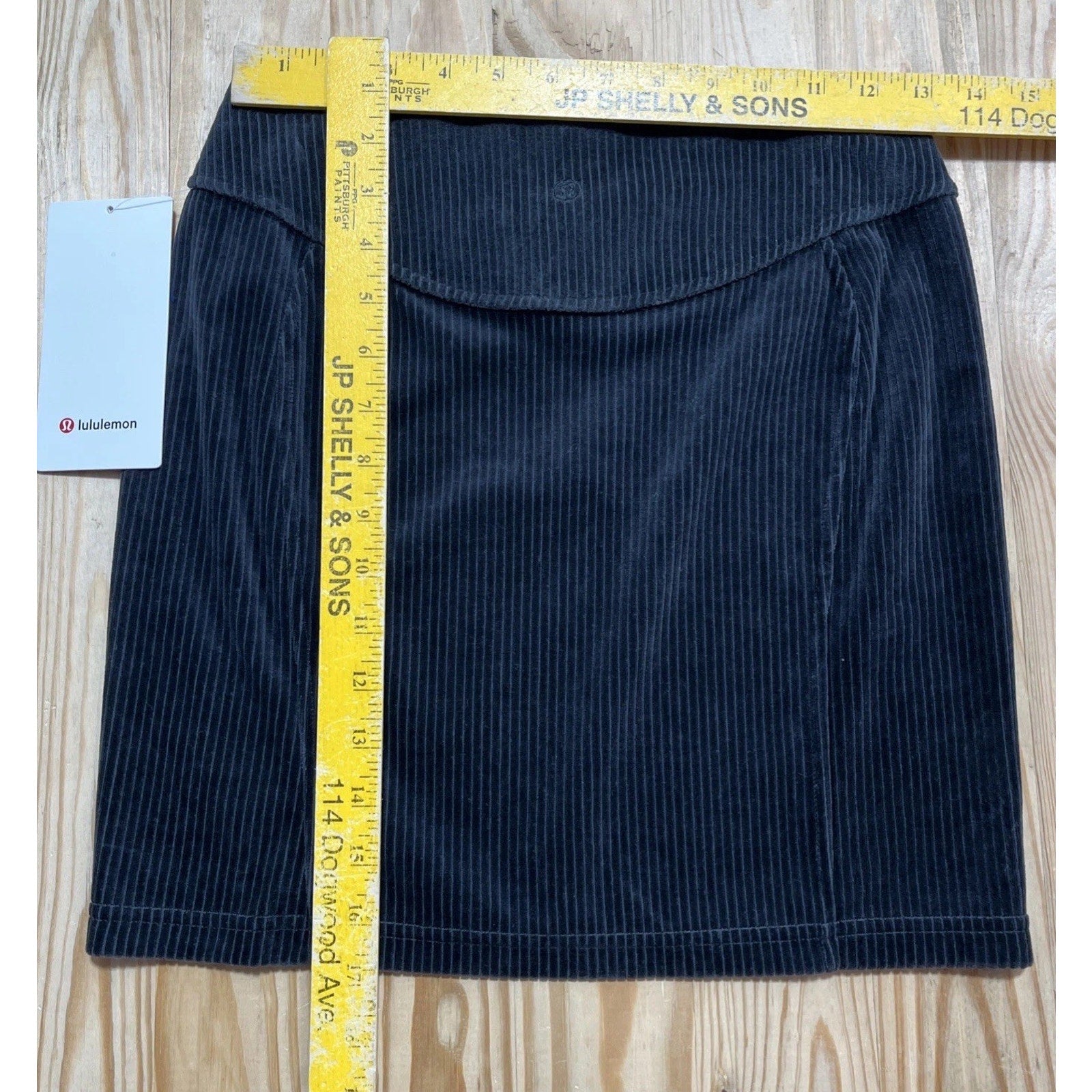 Lululemon Scuba Mid-Rise Mini Skirt Velvet Cord Black Women's Size 4 NWT
