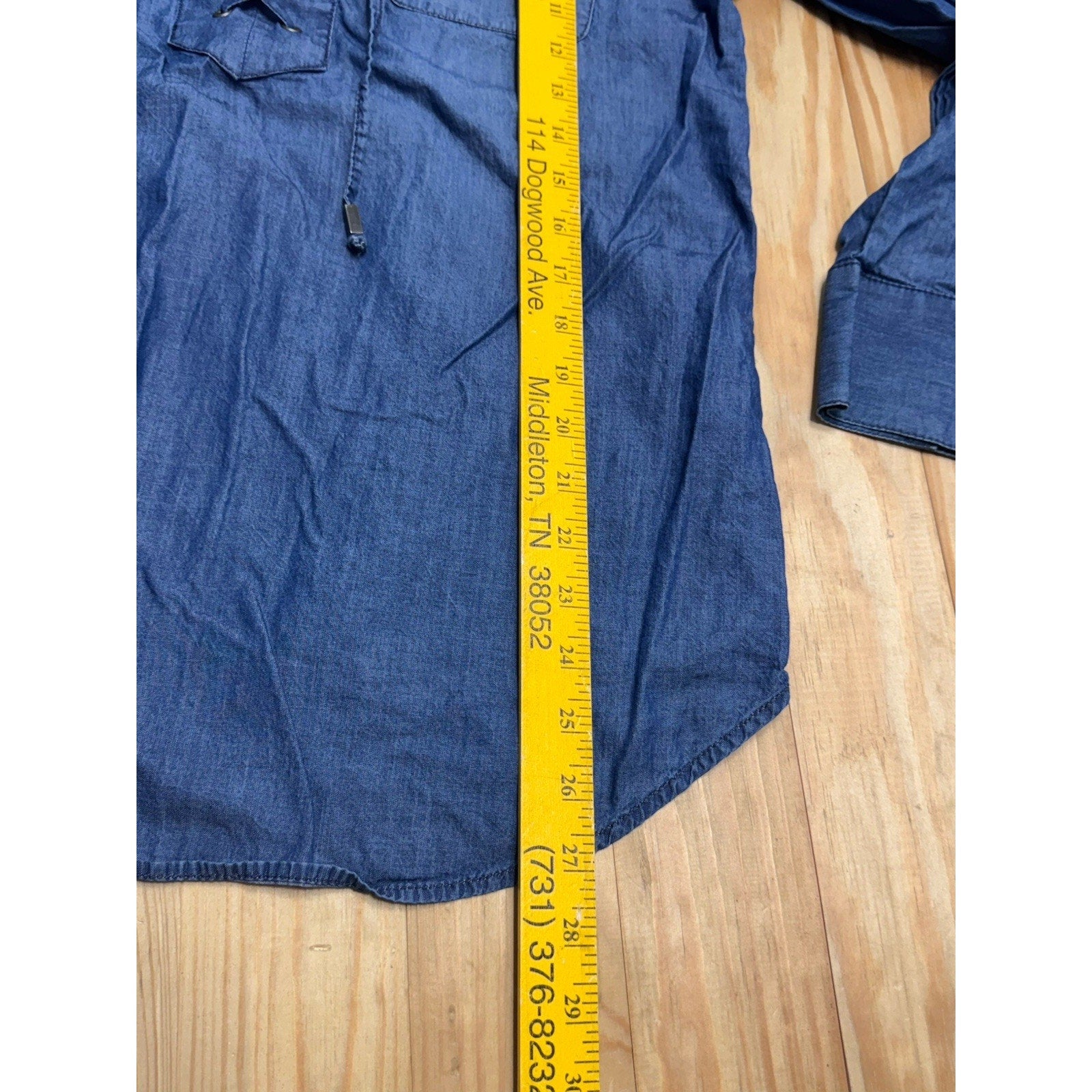 Chicos Chambray Shirt Womens Size 1/M Lace Up Long Sleeve Denim Top Round Hem