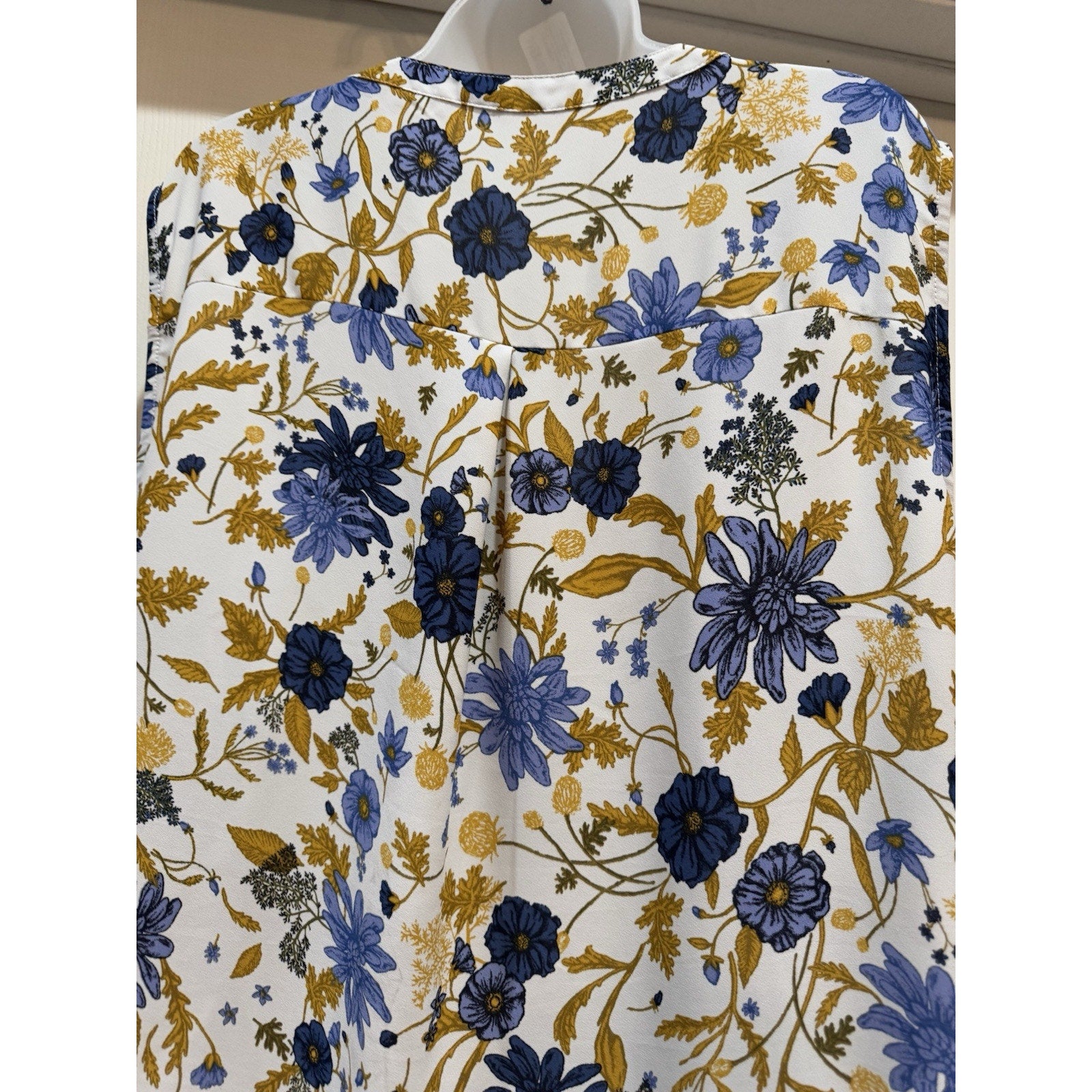 Maurices Women's Sleeveless Button Front Floral V-Neck Blouse Top Sz 4 Blue