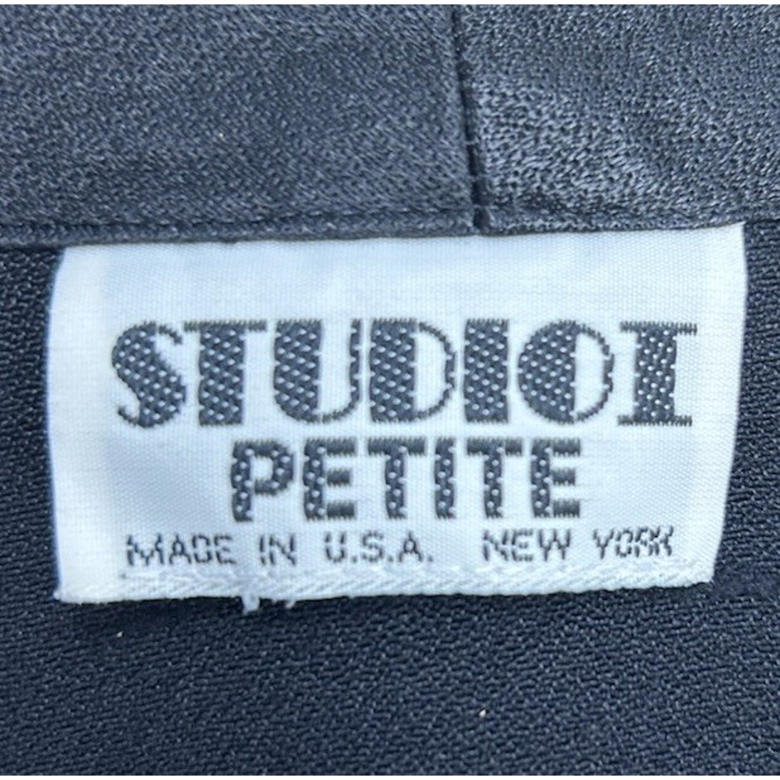 STUDIO I petite Black Blazer Top Sz 8 PM Black buttons & Velvet Trim VTG.