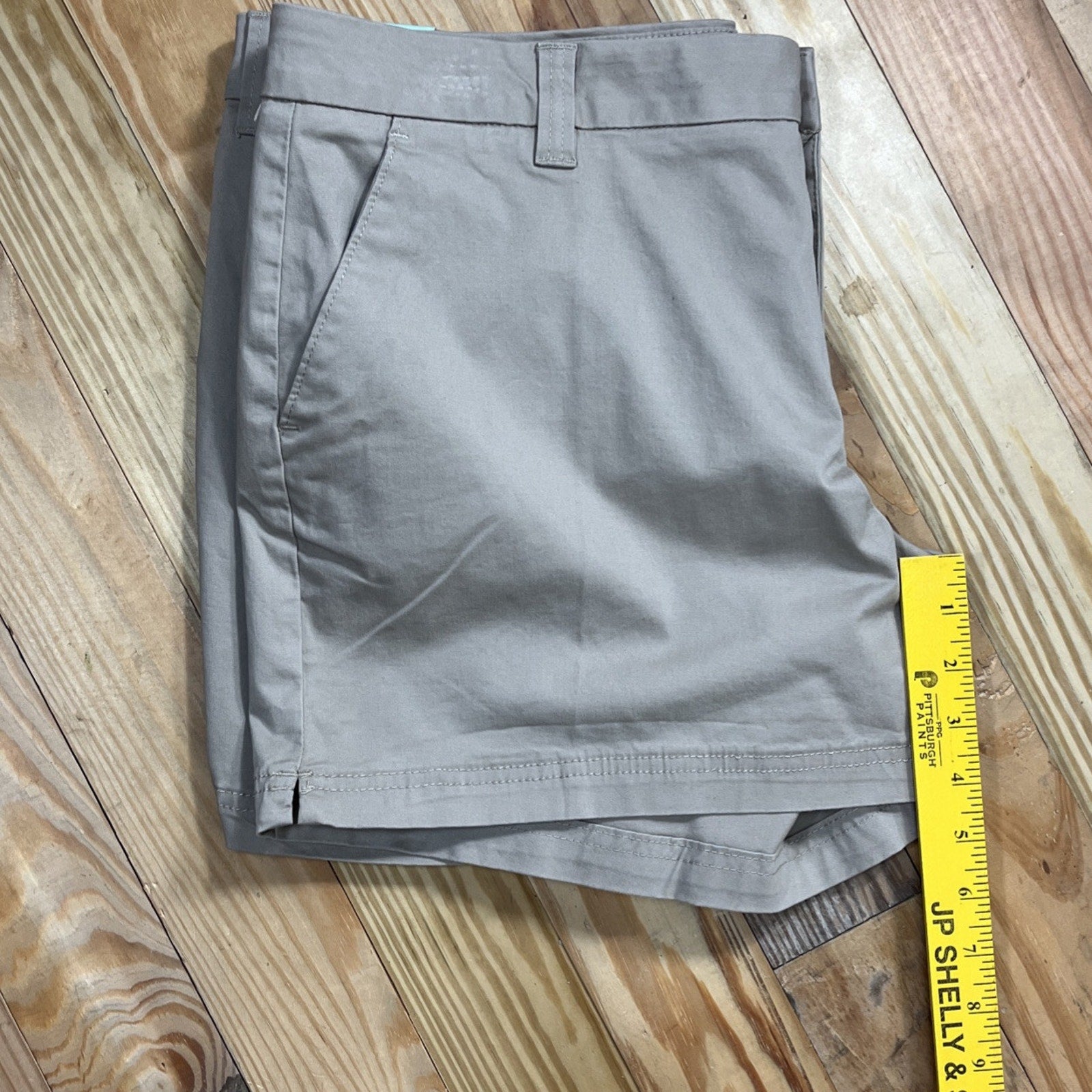 NWT Magellan Outdoors Happy Camper Shorts Women’s Size 16