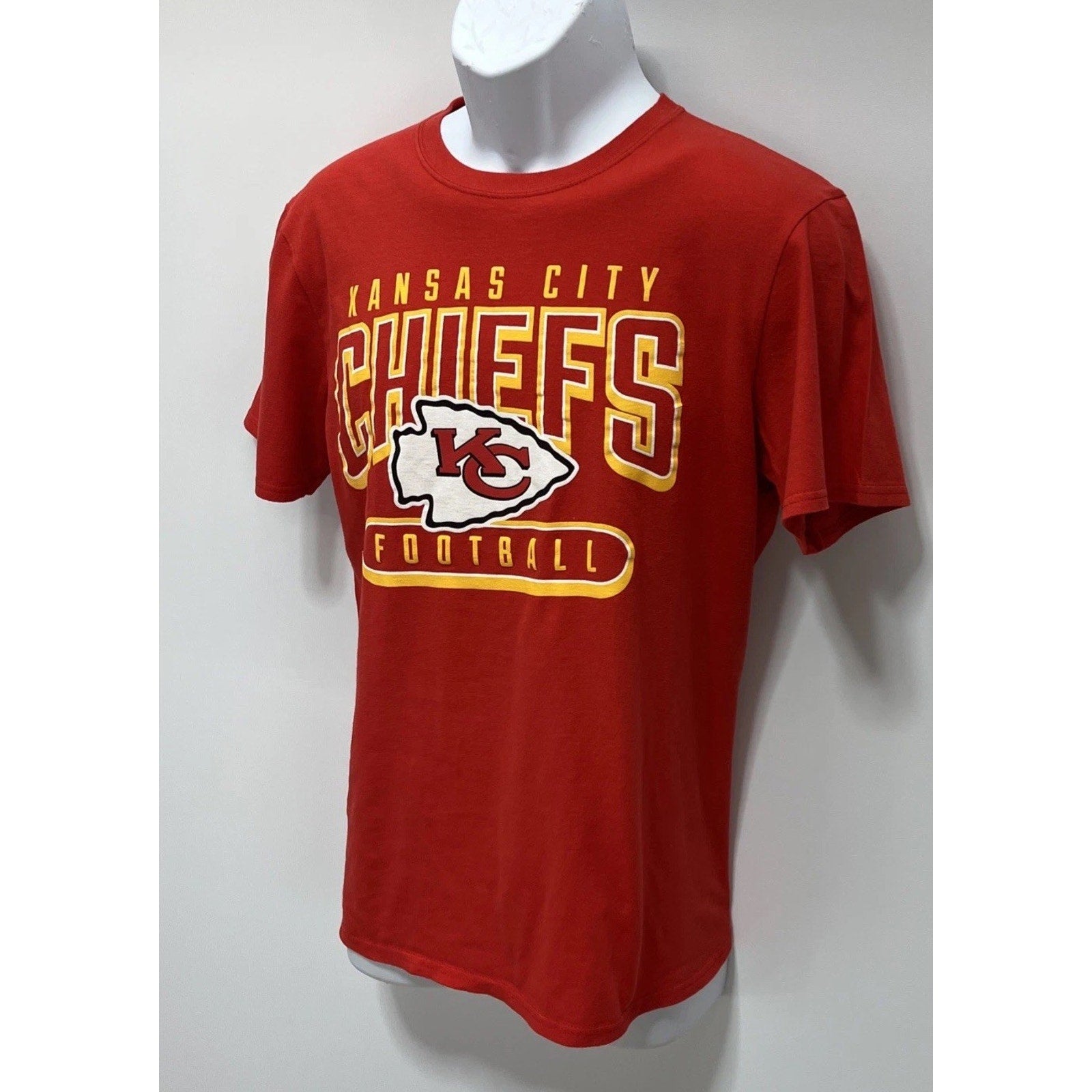 NFL Kansas City Chiefs T-Shirt NFL Red Tee Men’s M Cotton KC Logo Graphic Shirt
