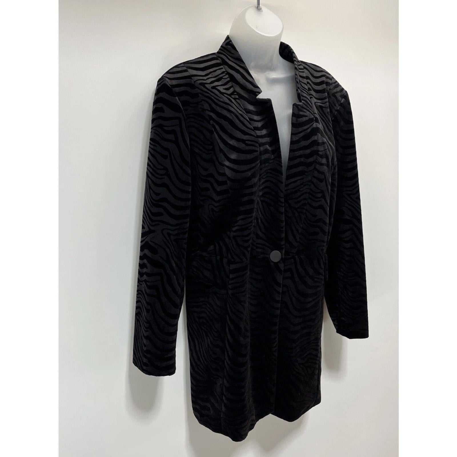 CHICO'S BLACK EMBOSSED ZEBRA PRINT VELVET JACKET SIZE 3 NWT