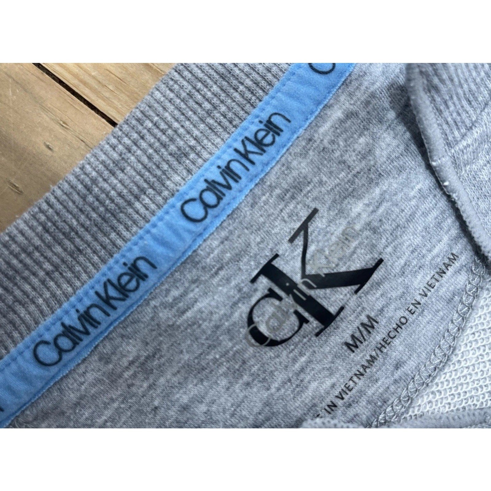Calvin Klein Womens Heathered Gray Cropped Sweatshirt Size Medium Logo Pullover