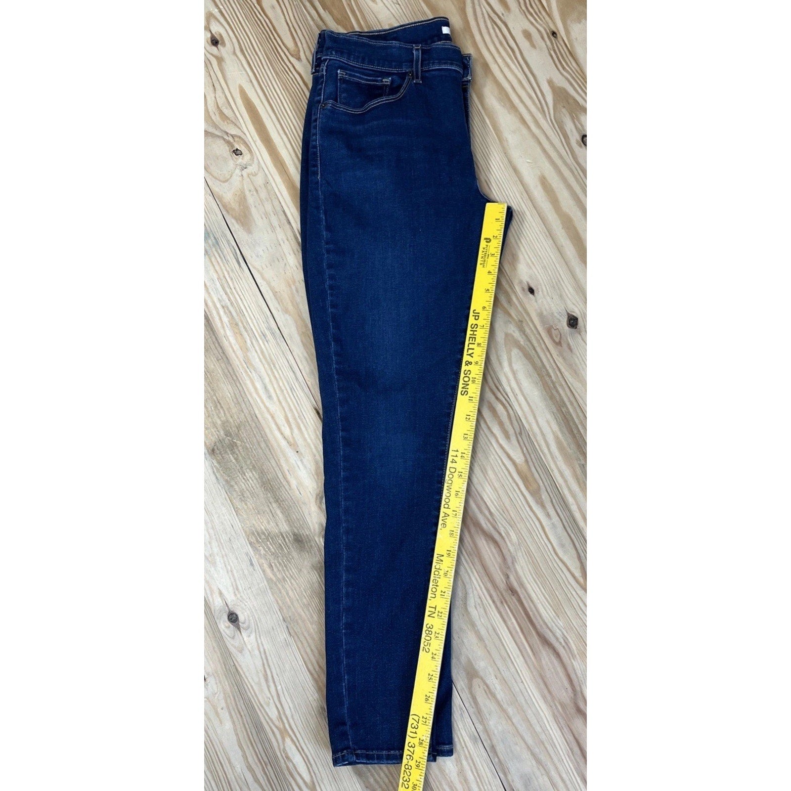 Levi Strauss Curvy Skinny Blue Jeans Size 32