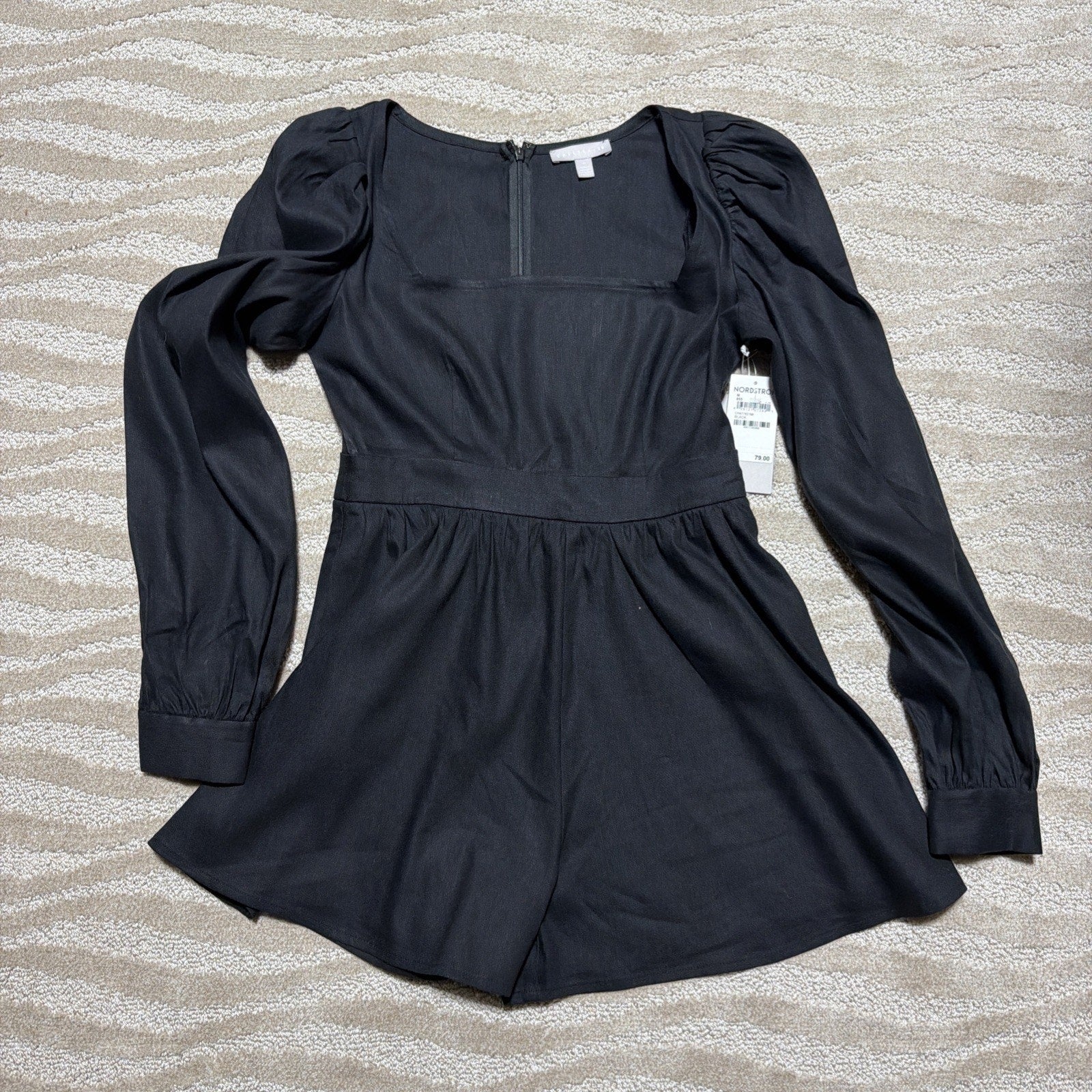 Chelsea 28 Nordstrom womens black Linen Puff shoulder Romper size M NWT Stretch