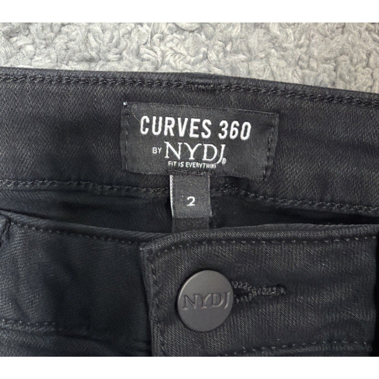 NYDJ Curves 360 Cropped Denim Size 2 Short Black Mid Rise 26" Inseam Split Seam