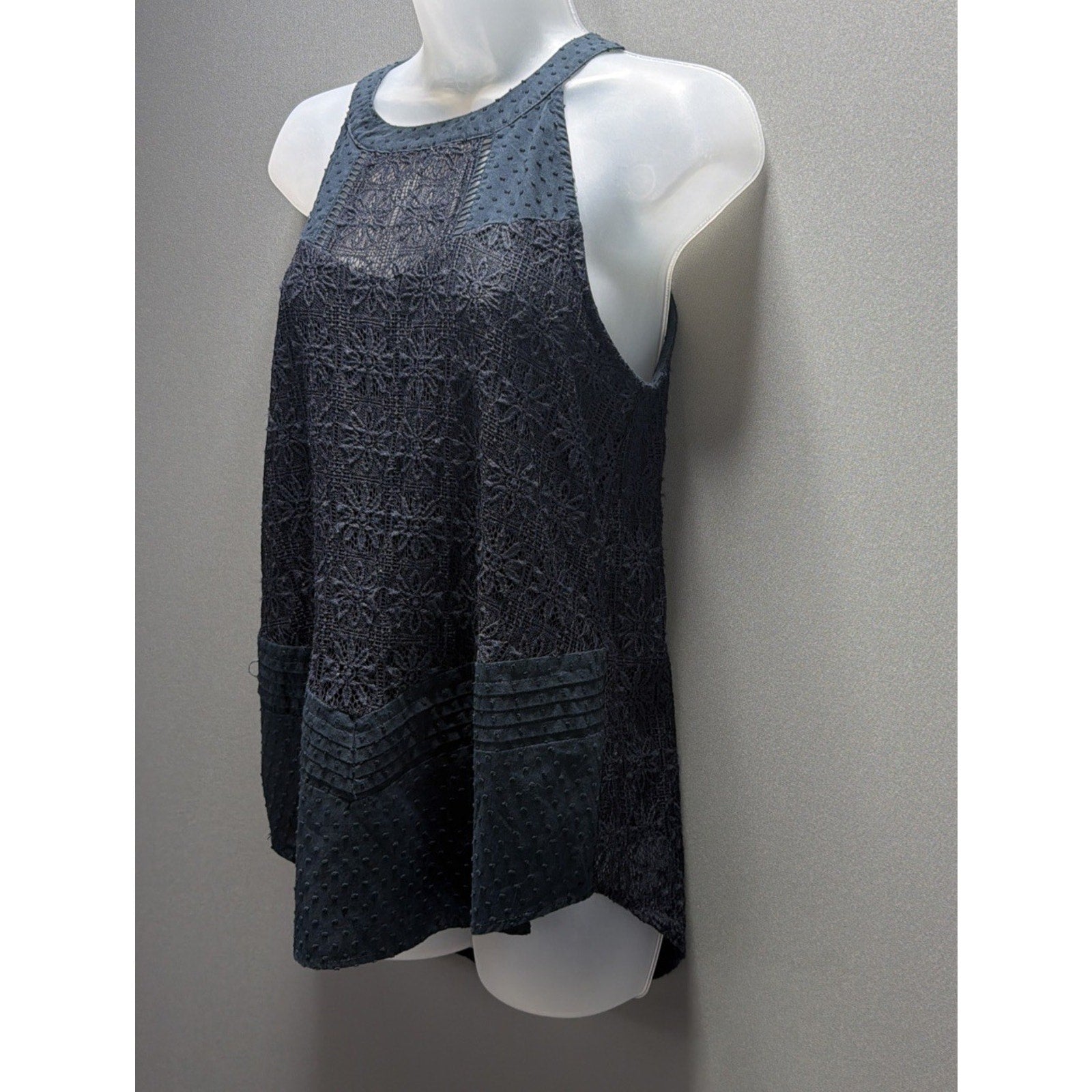 Women’s Medium Navy Blue Crochet Lace Trim Sleeveless Blouse Top Tank By Lee