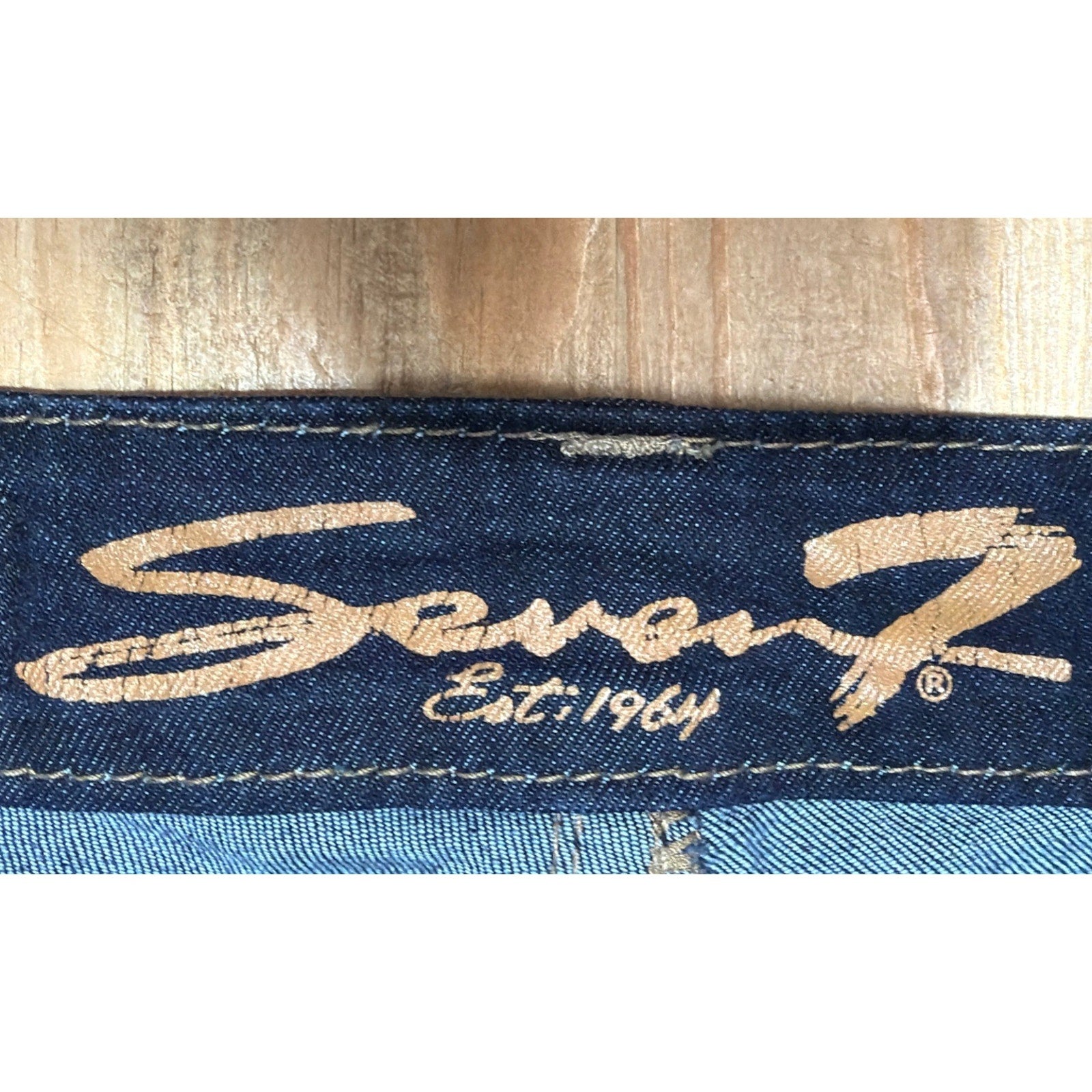 SEVEN7 slimming straight Thick Stitch Embroidered dark wash jeans 10 31x31.5