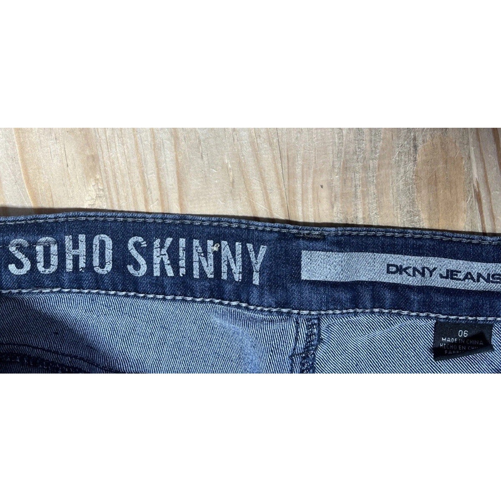 DKNY SoHo Skinny Jeans Womens 6 Mid Rise Stretch Regular Fit Dark Blue 31x32