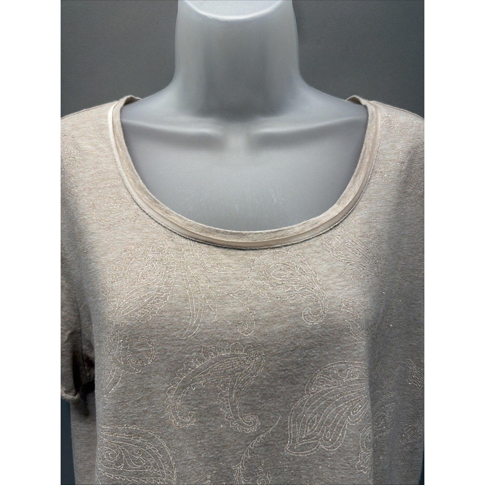 Chicos Zenergy Womens 2 L Beige Gold Paisley Print Embellished Jeweled