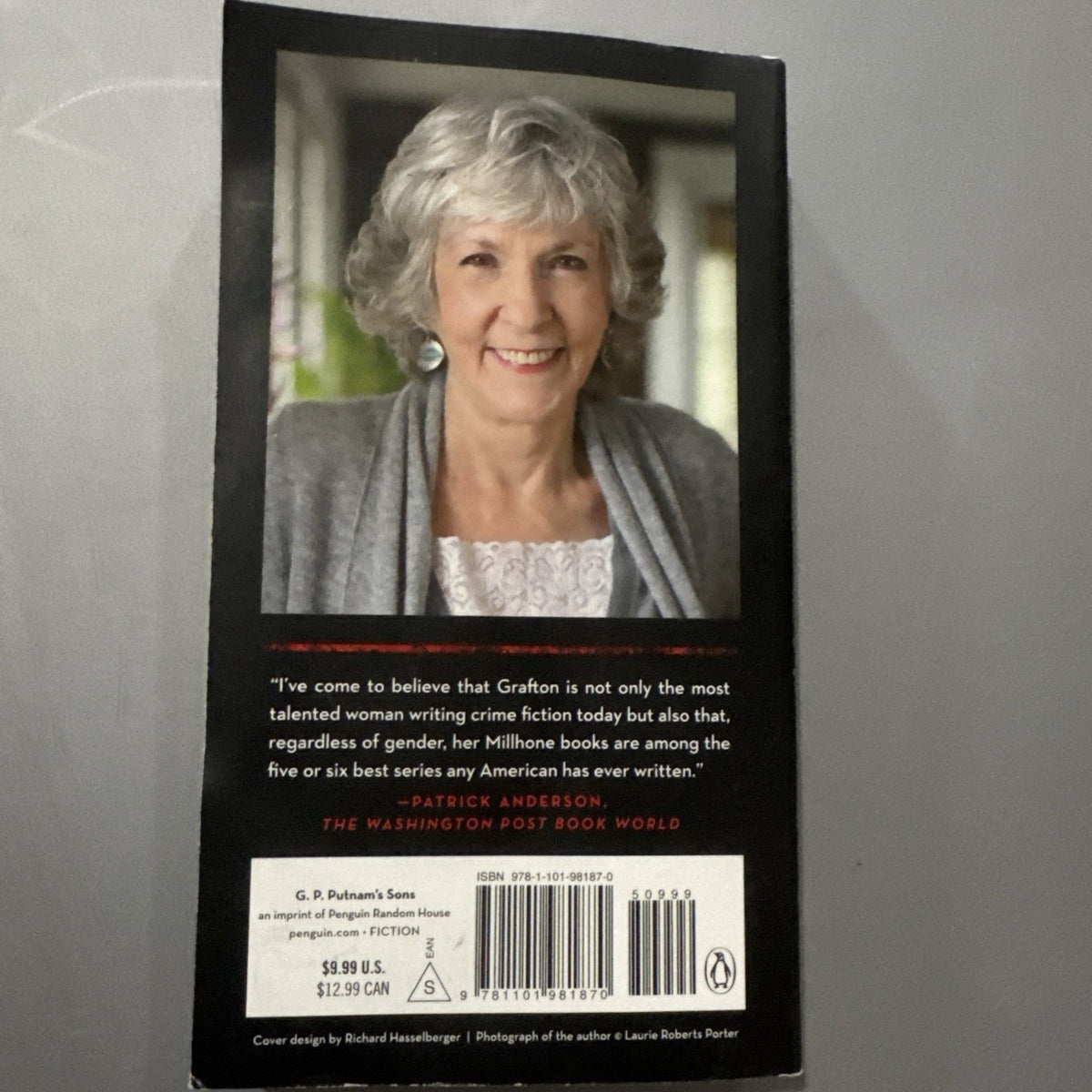 X; A Kinsey Millhone Novel - paperback, Sue Grafton, 9781101981870