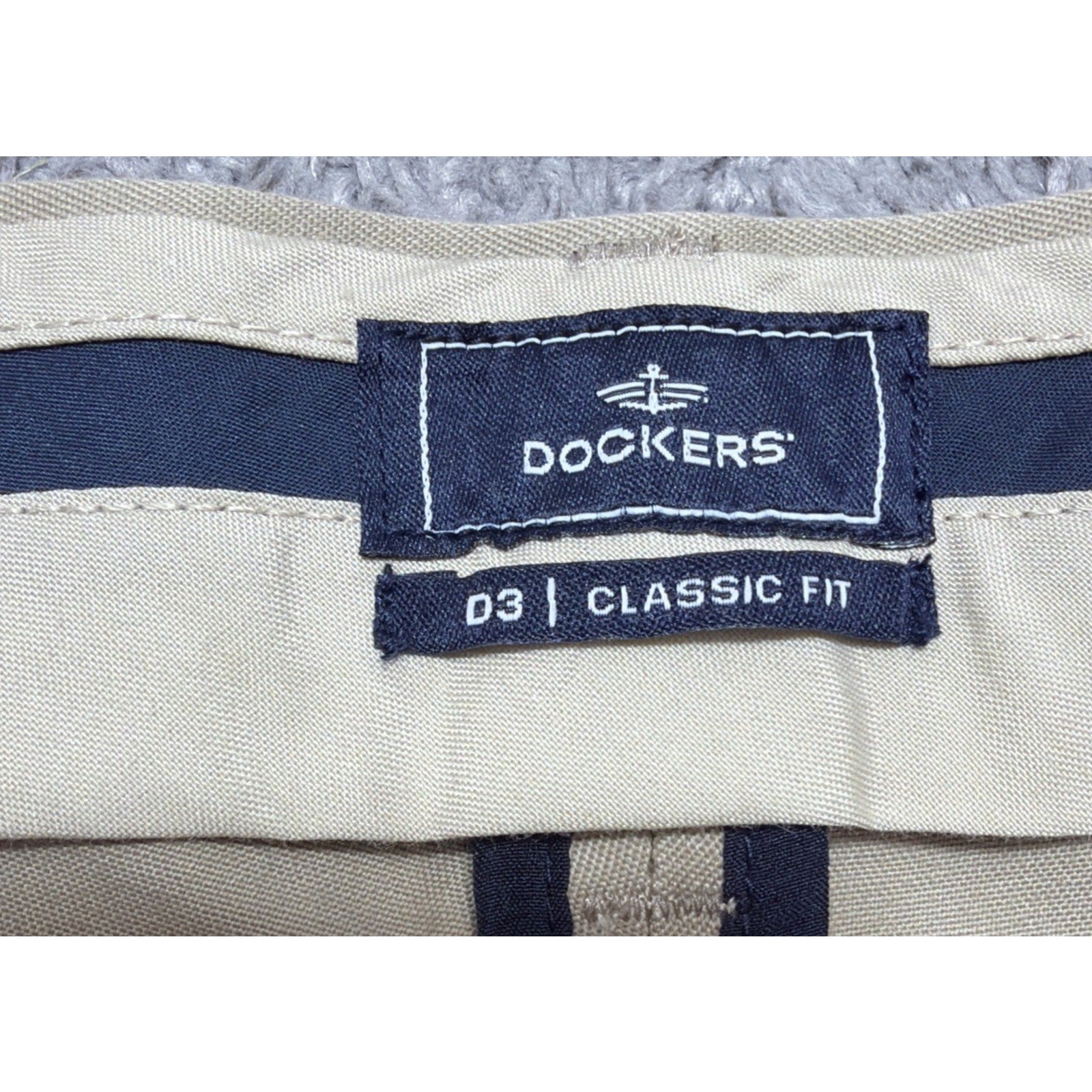 New! Dockers D3 Classic Fit Iron Free Mens Pants Khaki Pleated Front 42x30