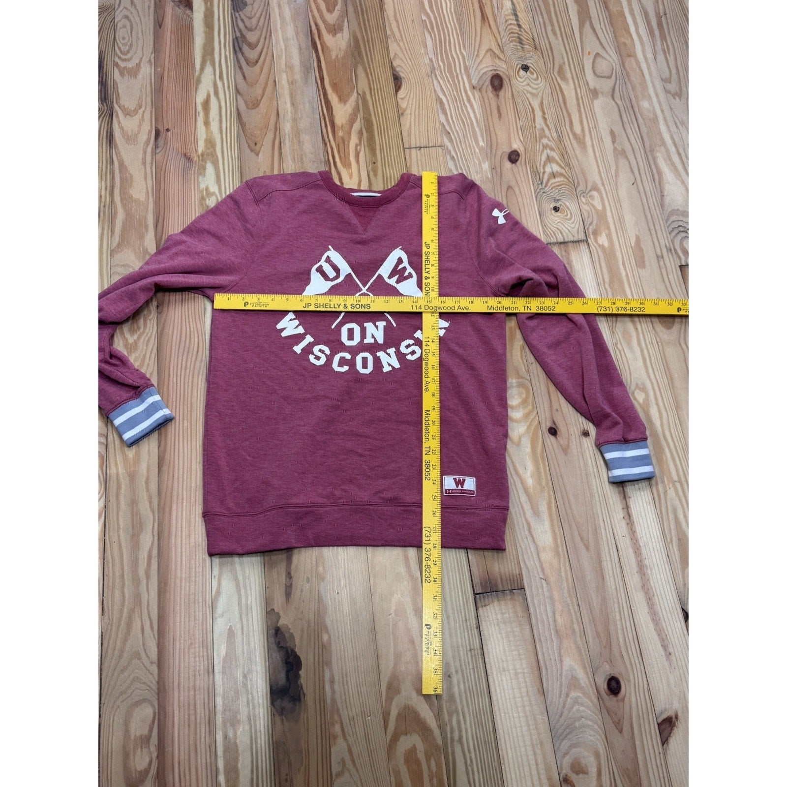 University Of Wisconsin Under Armour crewneck sweatshirt Loose Fit Men’s Small