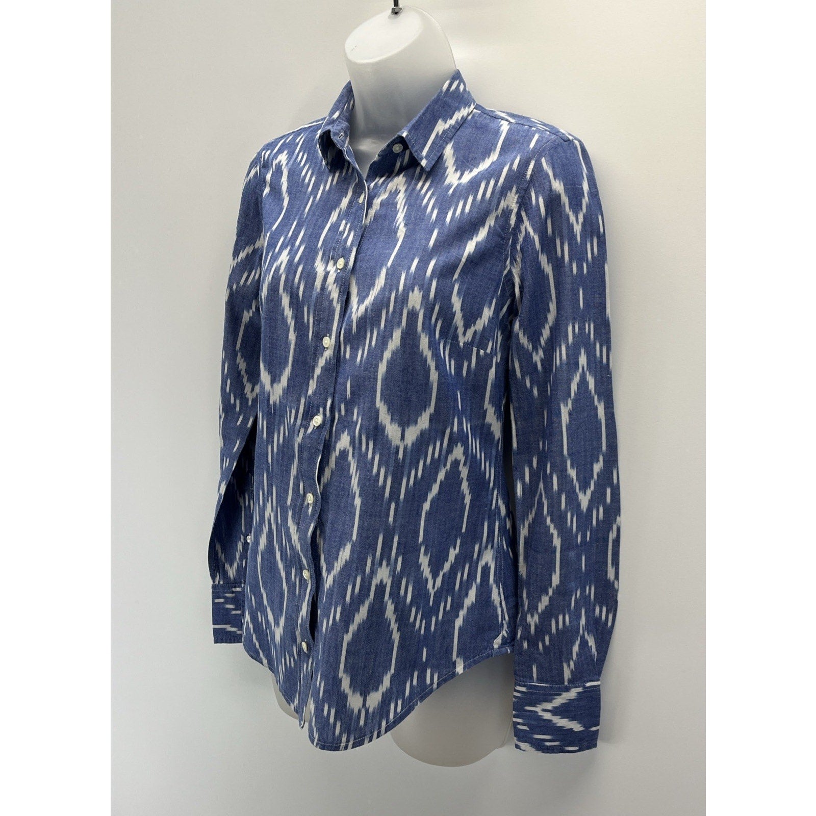 J Crew Womens Perfect Fit Blue Sunfaded Ikat Button Up Shirt Top Aztec Size 00