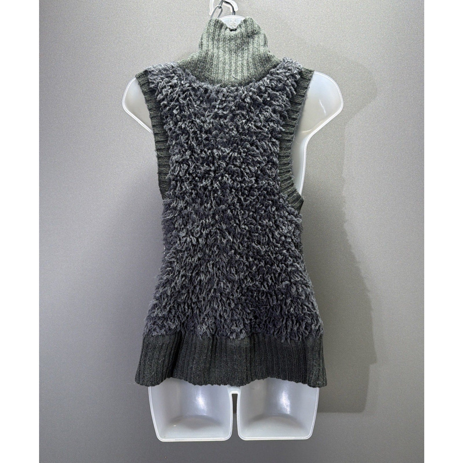 Kensie Women's Size Medium Gray Sherpa Vest Faux Fur Boutique NWT
