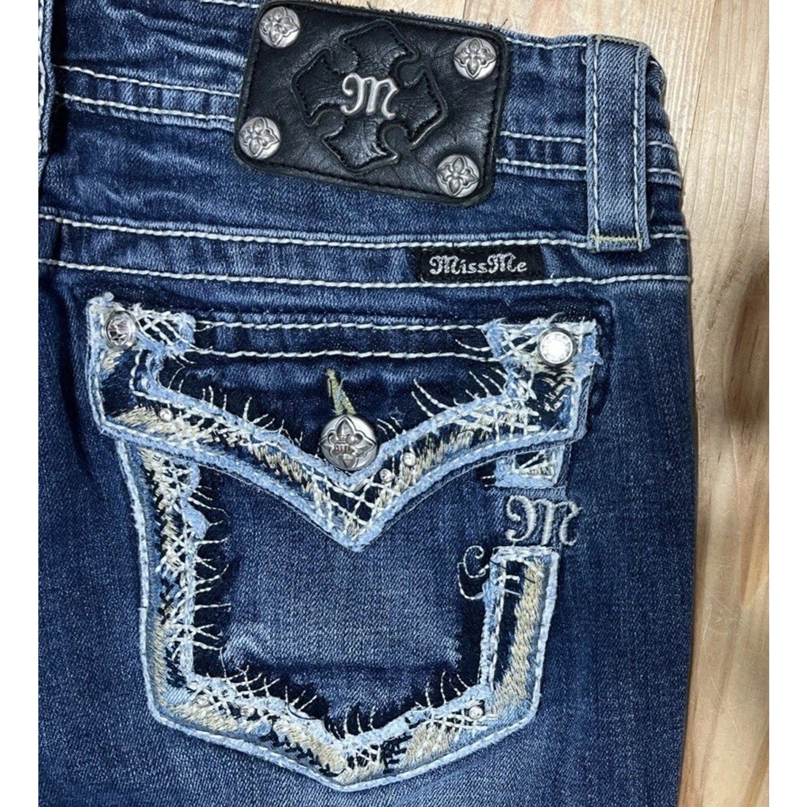Miss Me Signature Bootcut Embroidered Flap Pocket Jeans Size 30x33