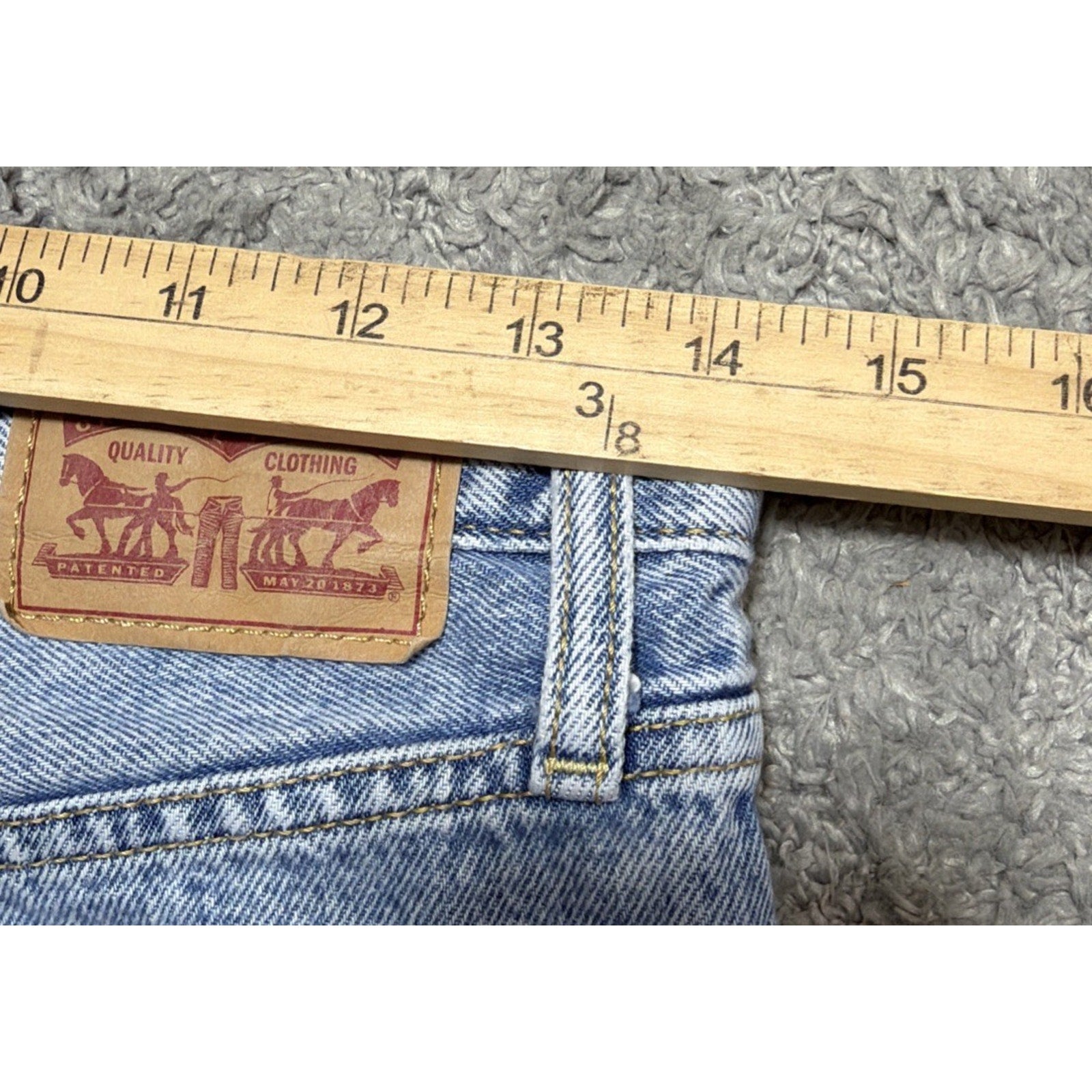 Levi’s Ribcage Straight Ankle 28 High Rise Distressed Light Wash Button Fly