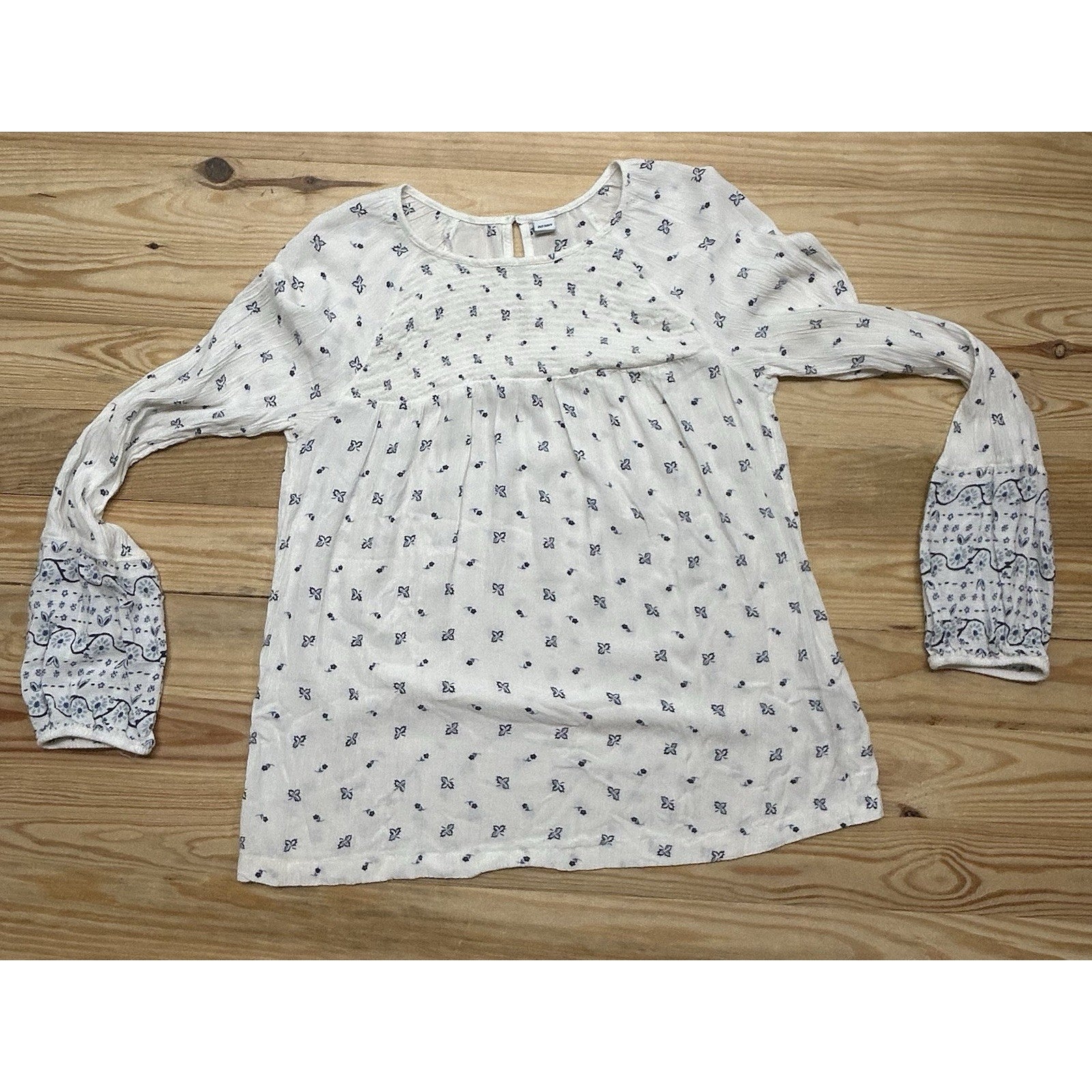 Old Navy Women’s Blouse M White & Blue Floral Boho Peasant Ballon Sleeve Casual.