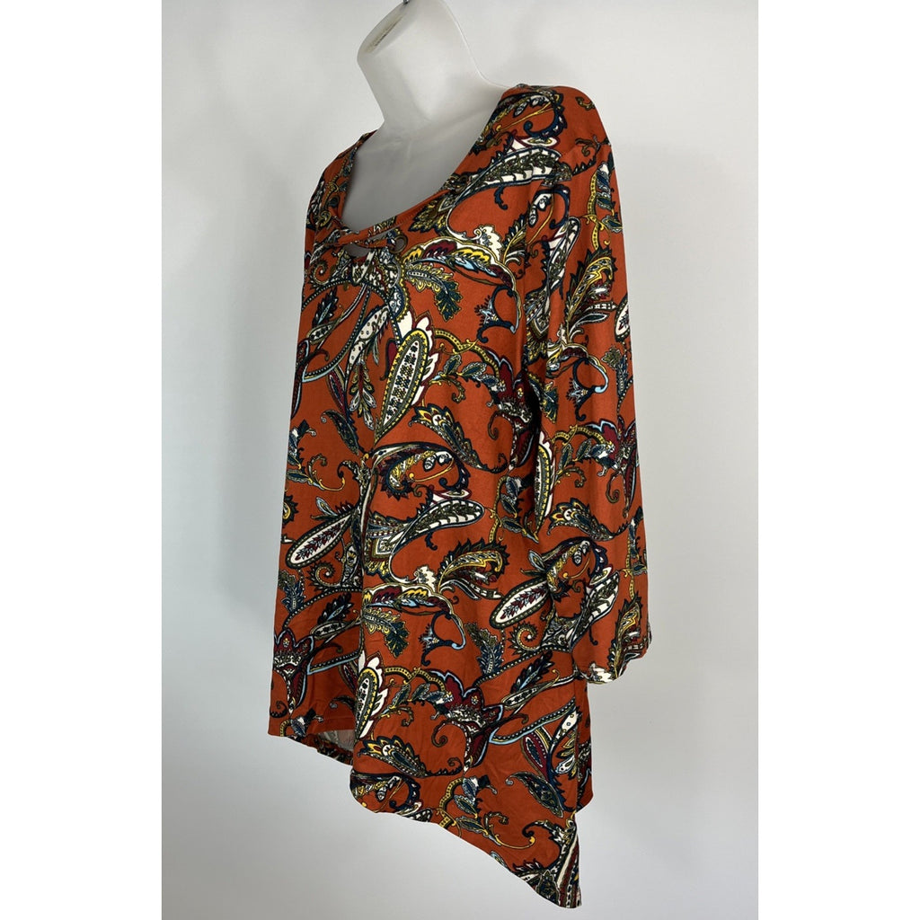 NY Laundry cooper 3/4 sleeve tee. Paisley print w/Cris cross & metal details XL