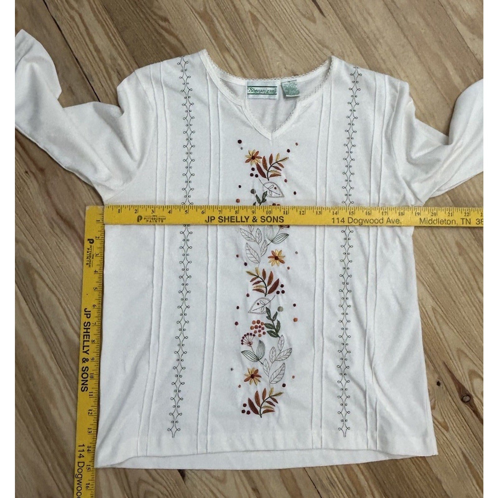 Shenanigans women's white floral embroidered short sleeve top size S