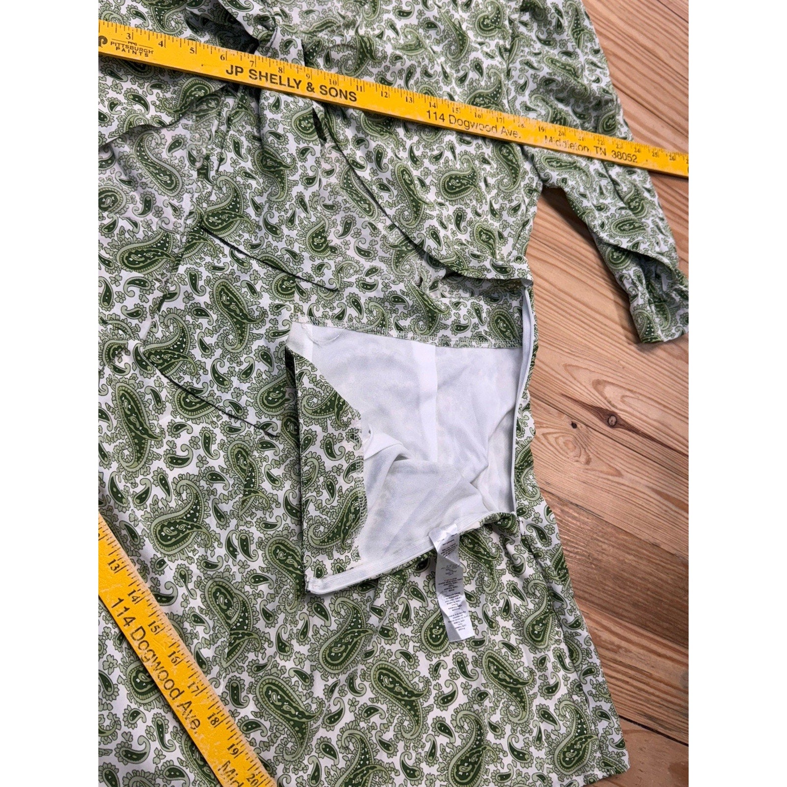 Boohoo Jumpsuit Green Paisley Green Shorts Dress Tied Front Women’s Size 12 NWT