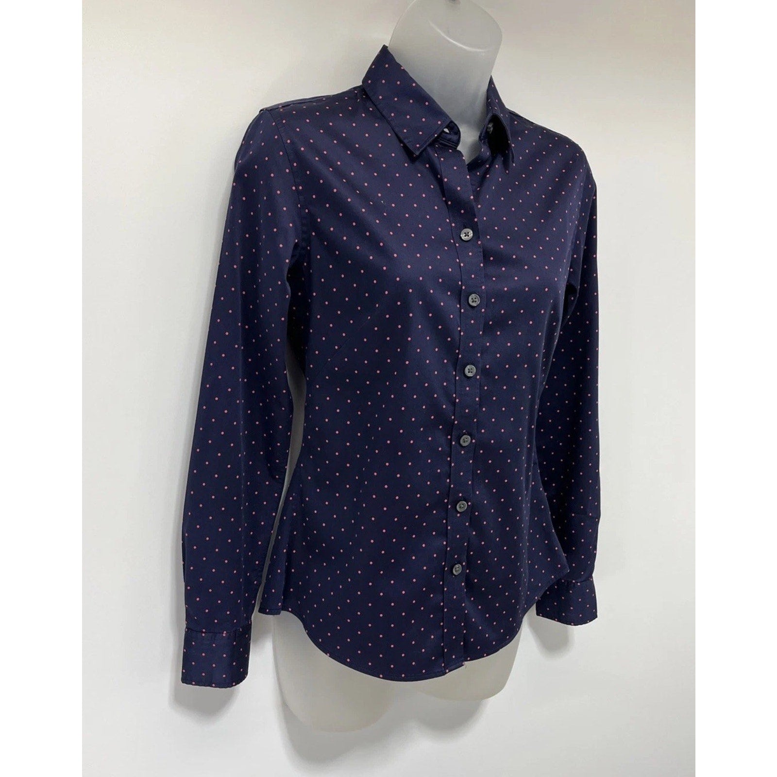 Banana Republic Non Iron Shirt Top Women’s Size 0 Button Up LS Blue W/ Pink Dots