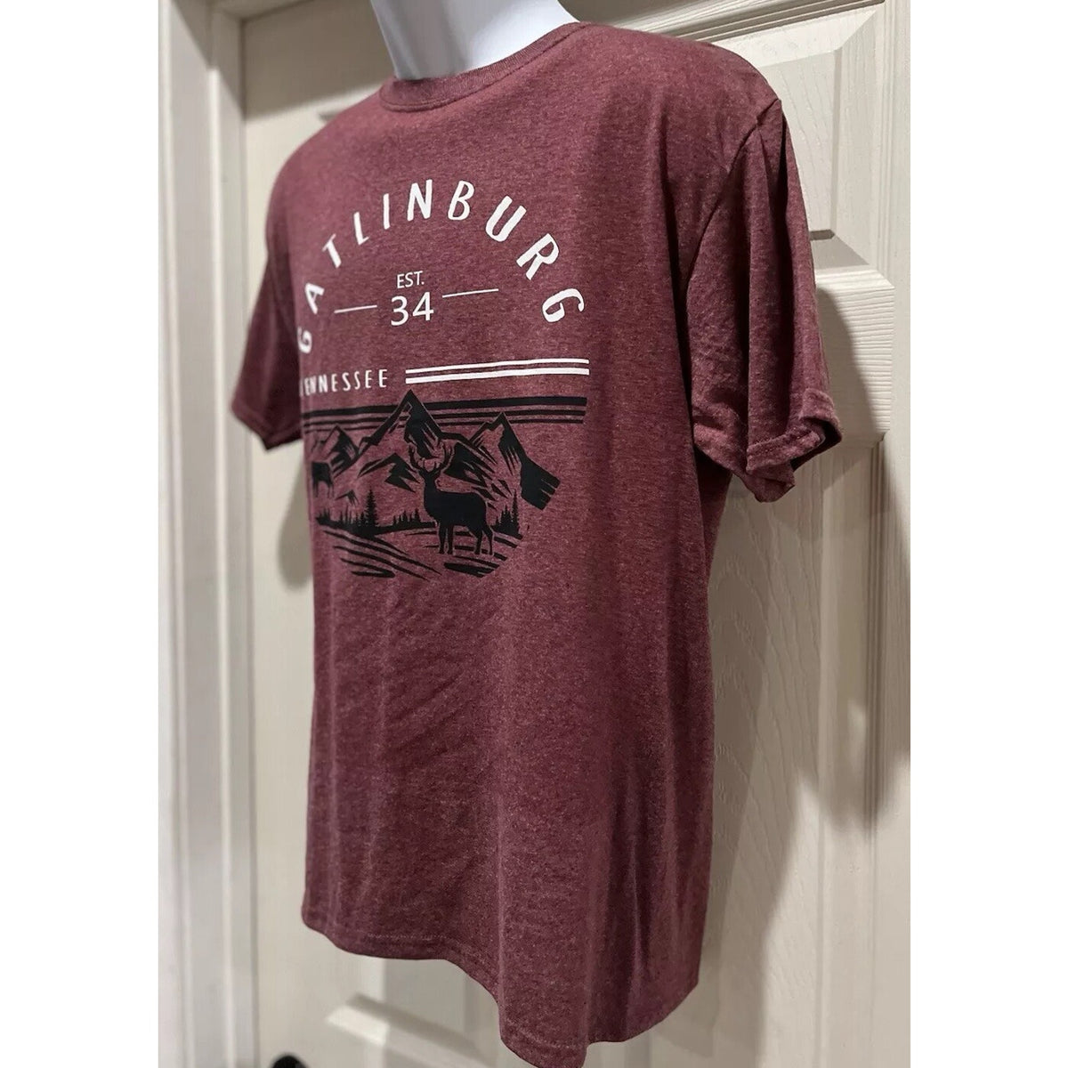 90s Vintage Gatlingburg TN T Shirt Maroon Size Medium Mountains Unisex
