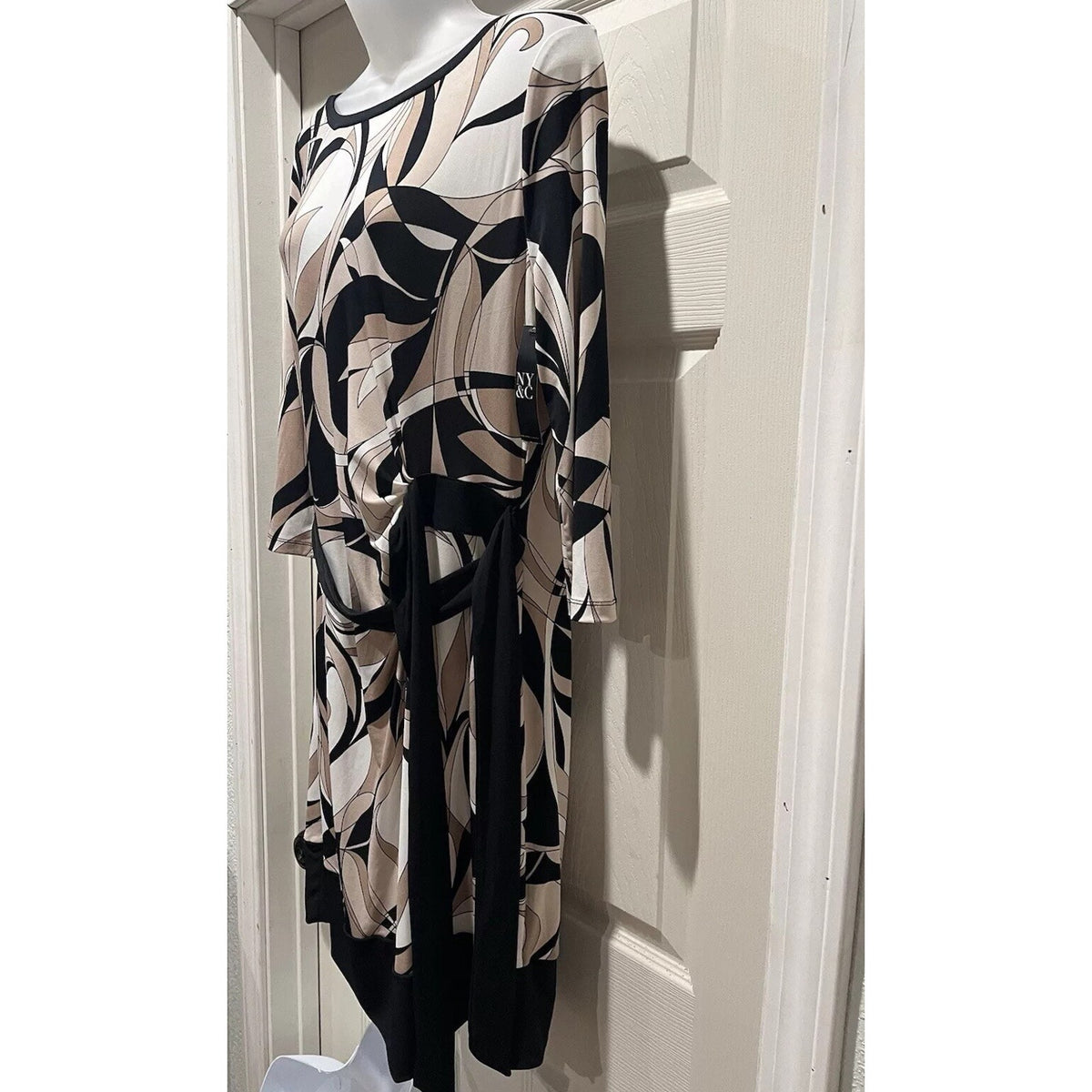 New York & Company Black/White/Beige Wrap Dress Tie Front Size Large NWT