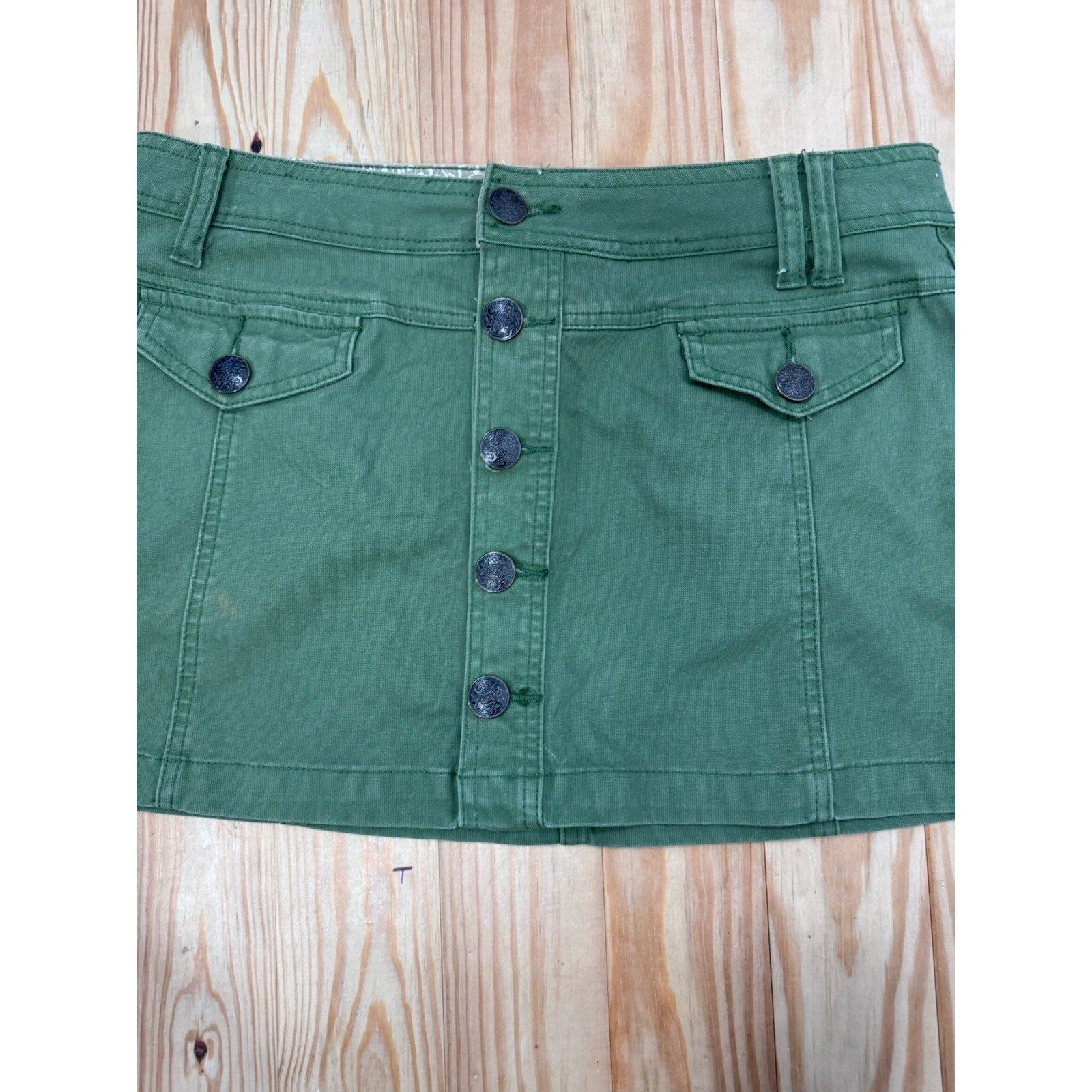 Soundgirl Y2K Green Jean Skirt Measures Full Front Buttons, Pockets Women’s 30