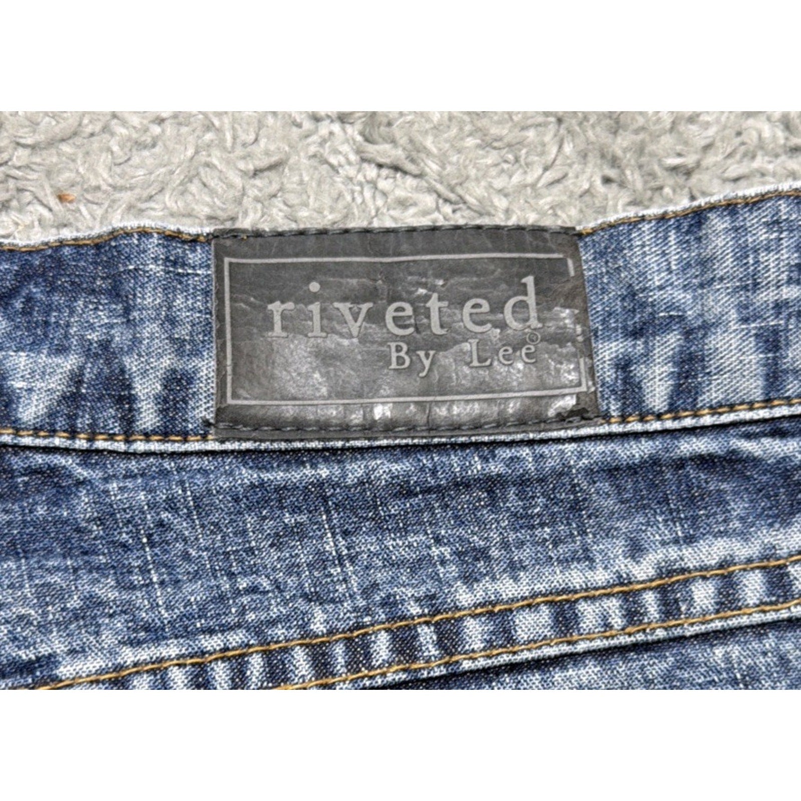VINTAGE Lee Riveted Jeans Womens 8M Relaxed Cropped Blue Medium Wash