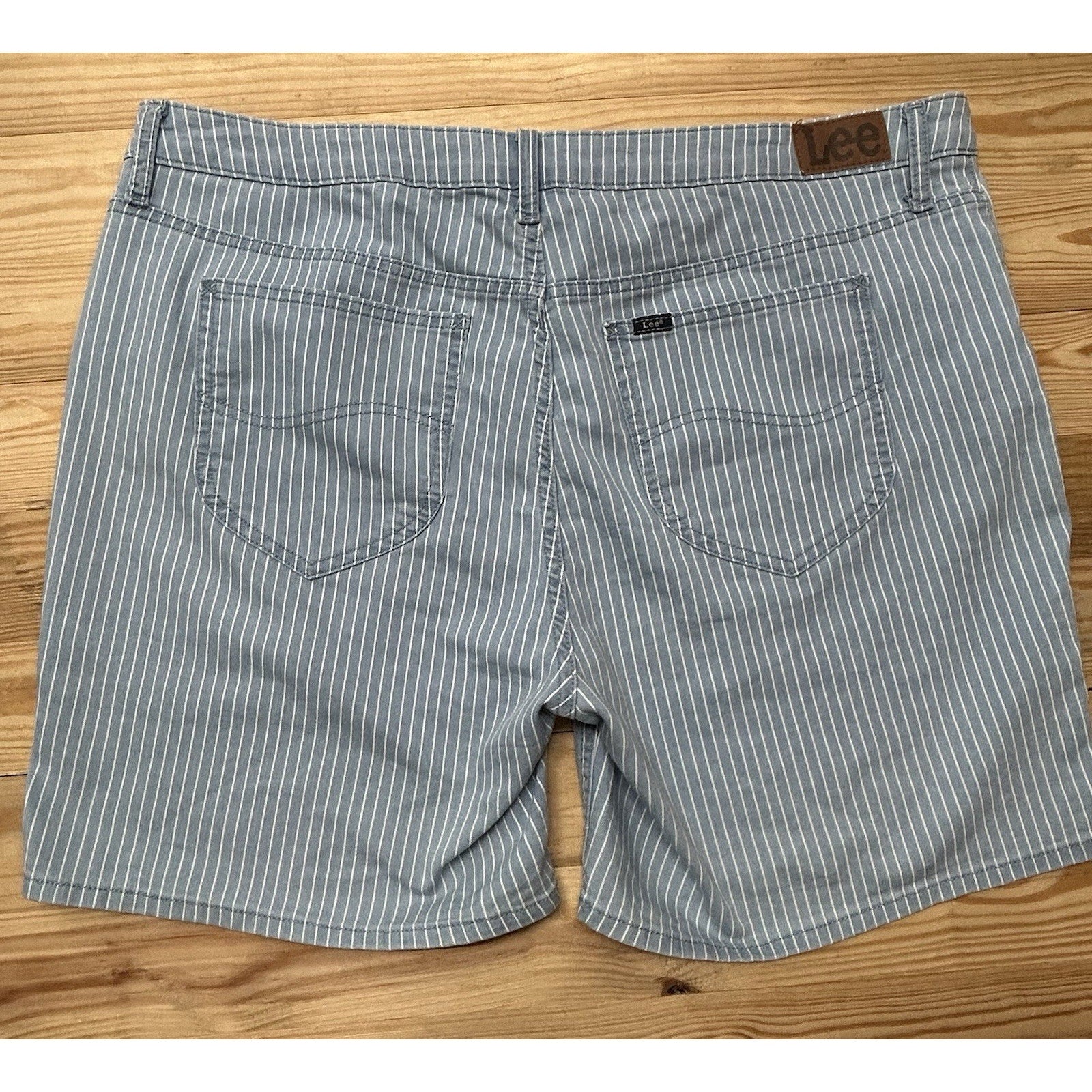 Riders By Lee Women SZ 22M Stretch Mid Rise Denim Bermuda Short- Summer Casual.