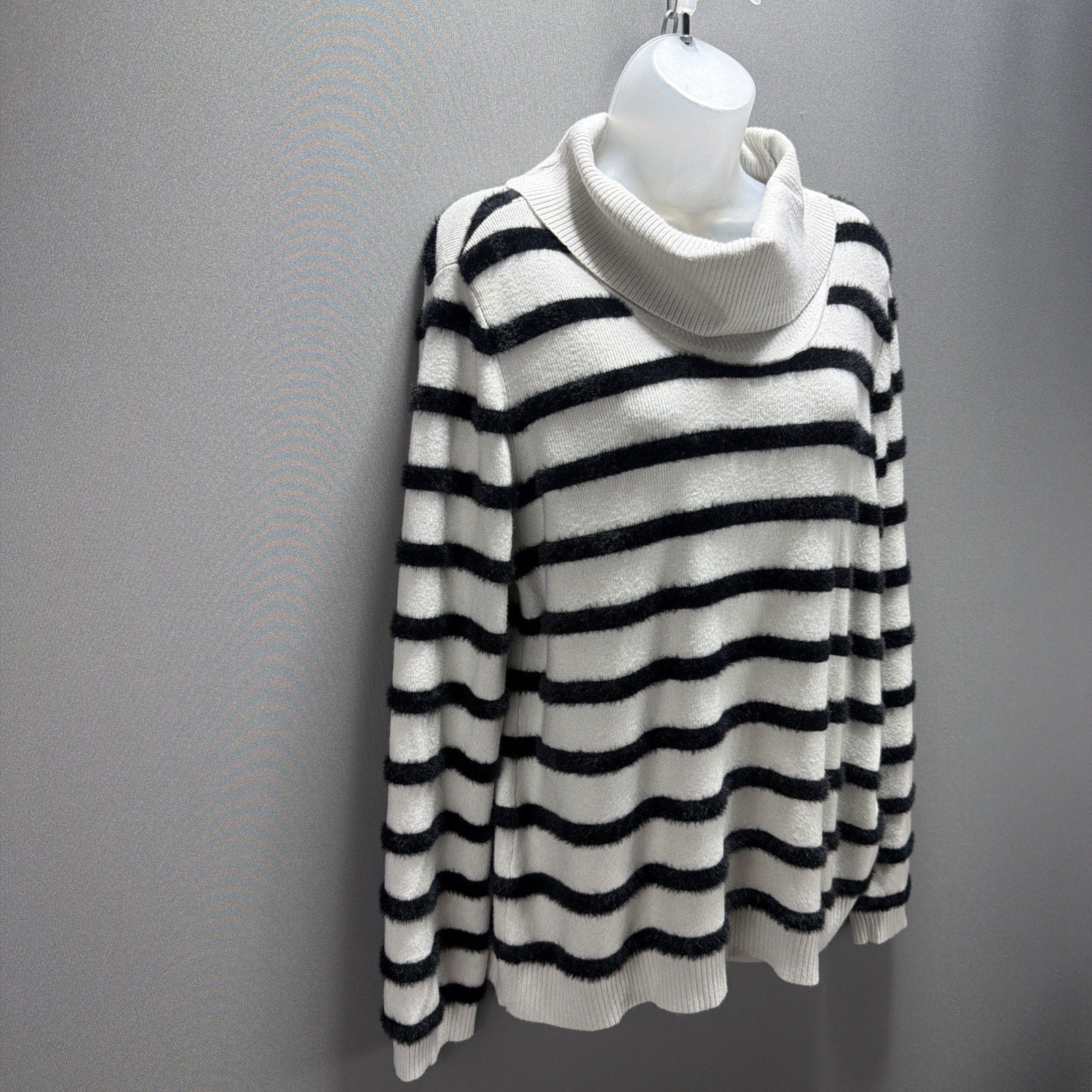 Chico's Women L Gray Striped Eyelash Touch Of Cashmere Buttery Soft Sweater